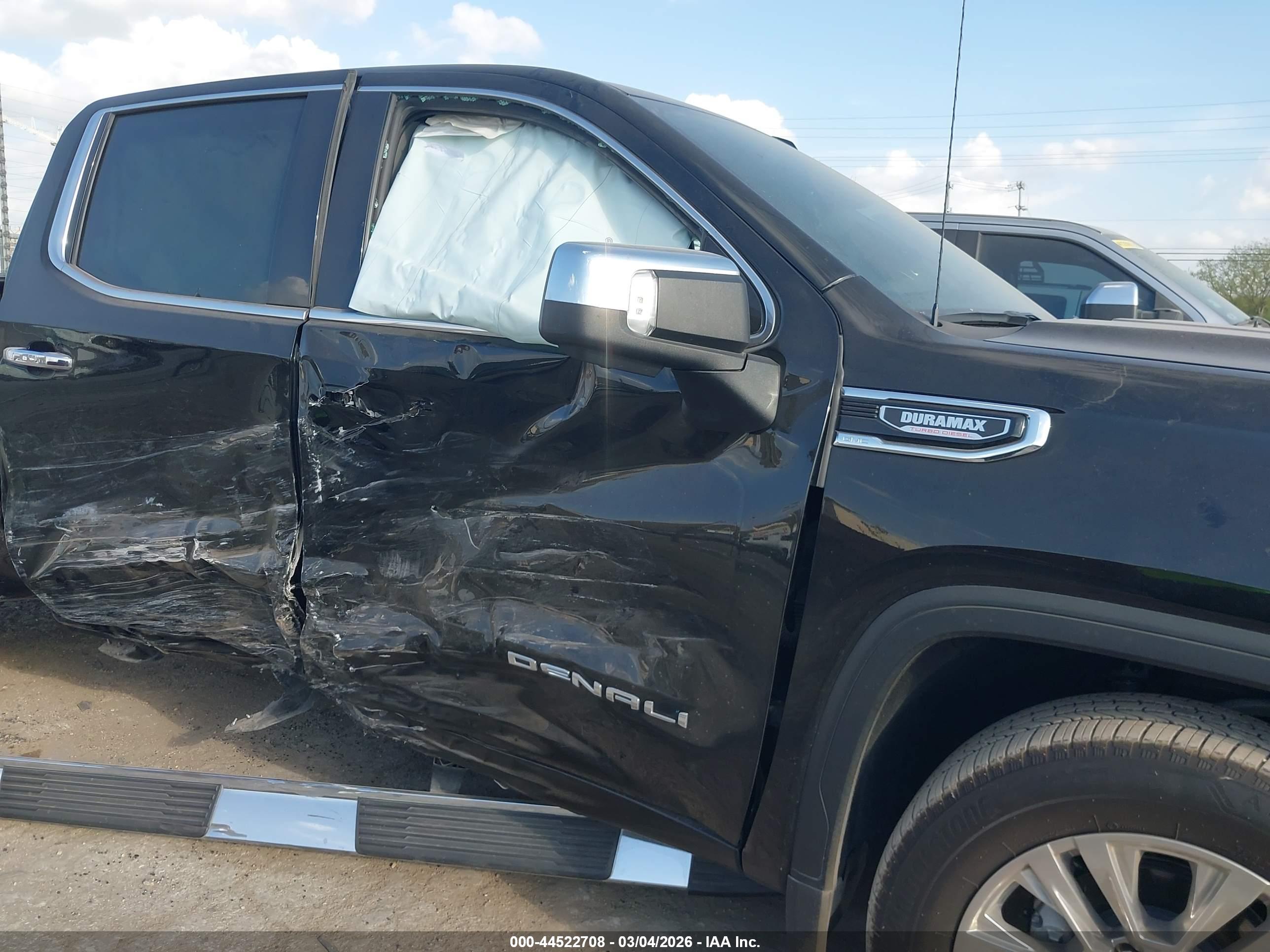 GMC SIERRA image 6