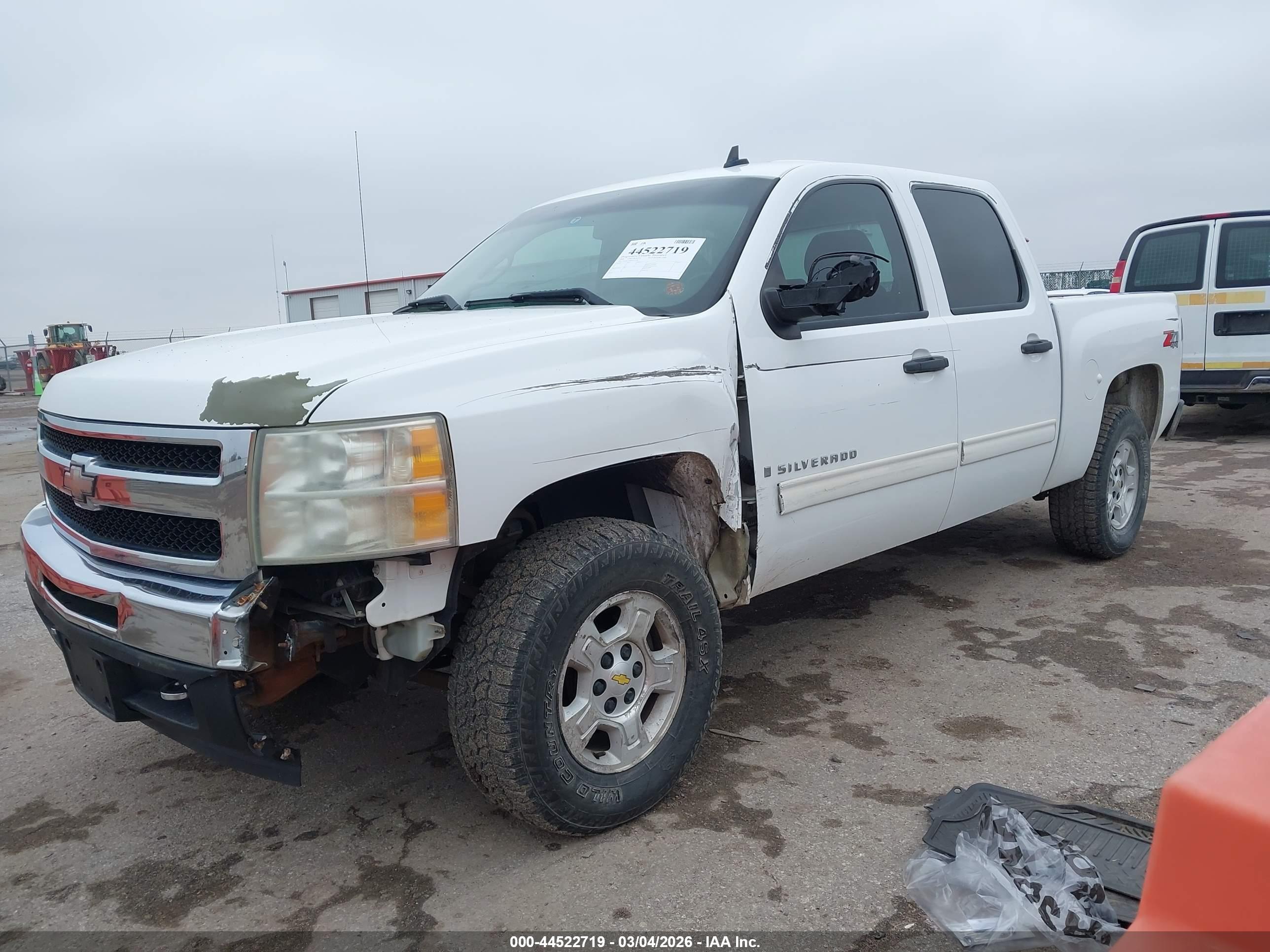CHEVROLET SILVERADO image 2