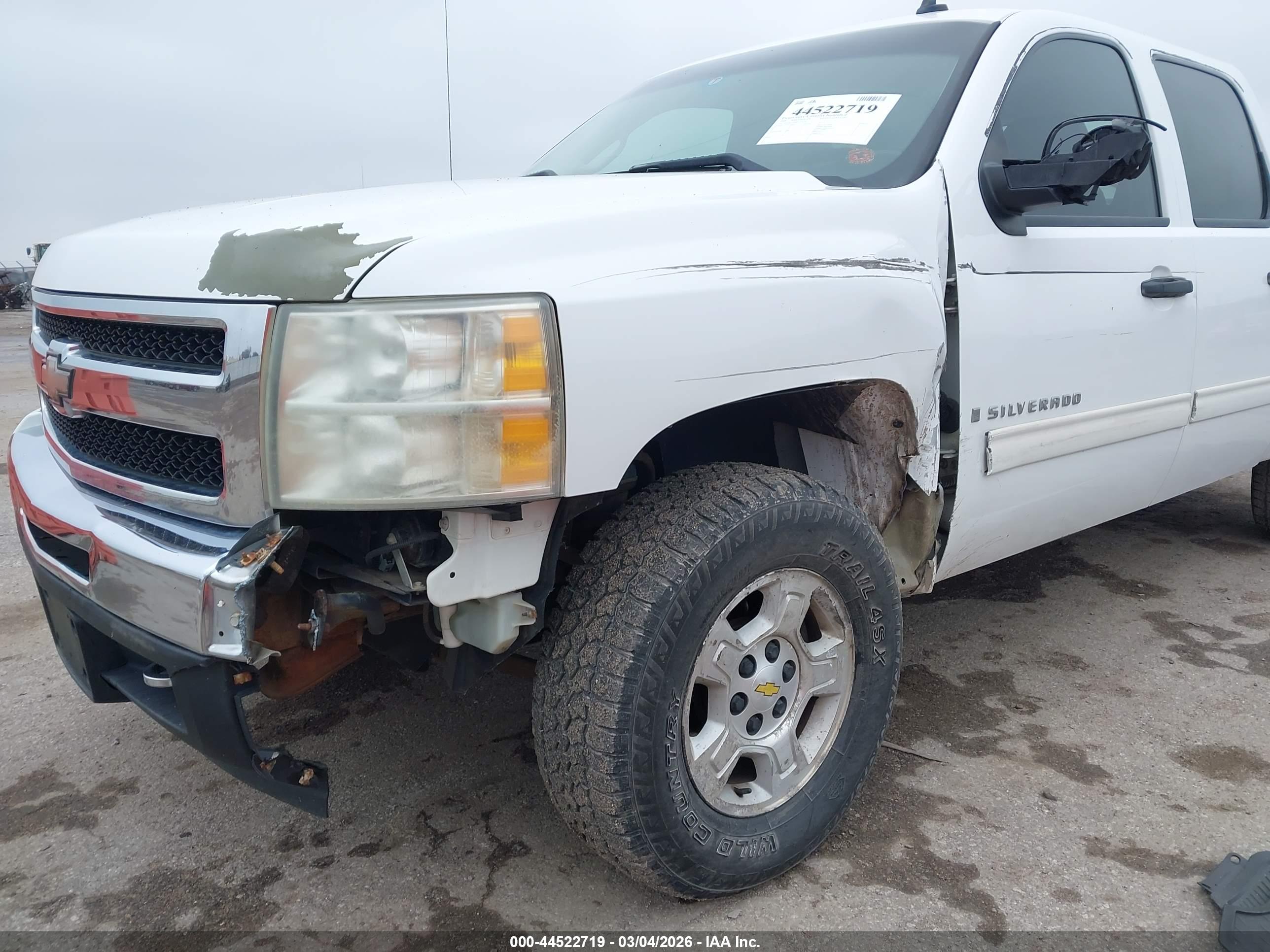 CHEVROLET SILVERADO image 6