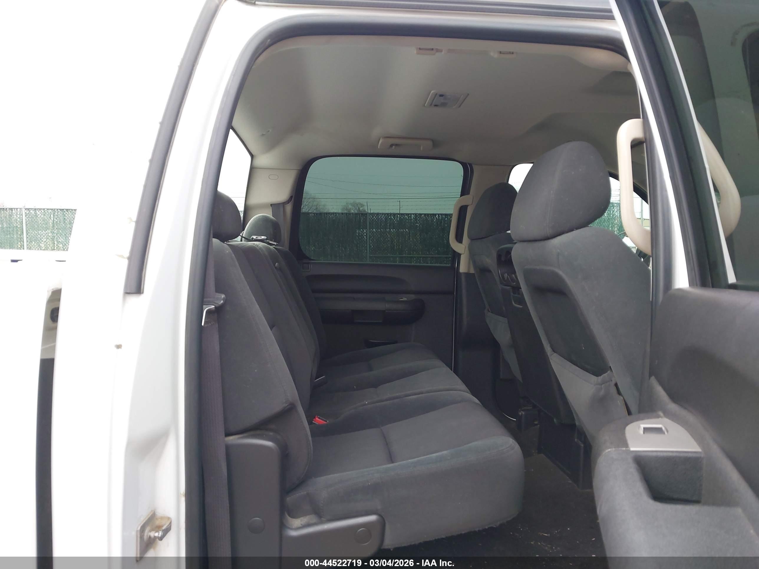 CHEVROLET SILVERADO image 8