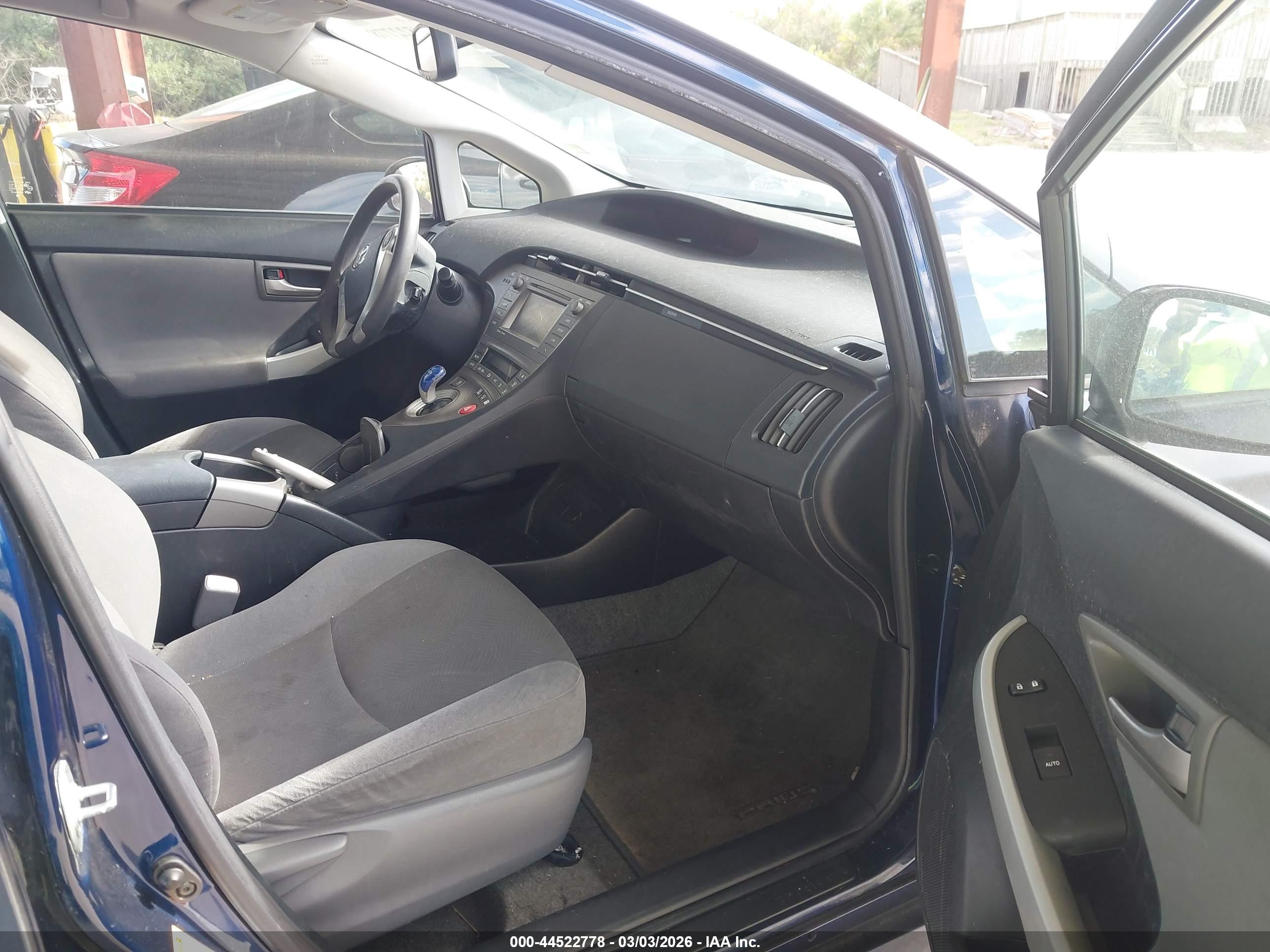 TOYOTA PRIUS image 5