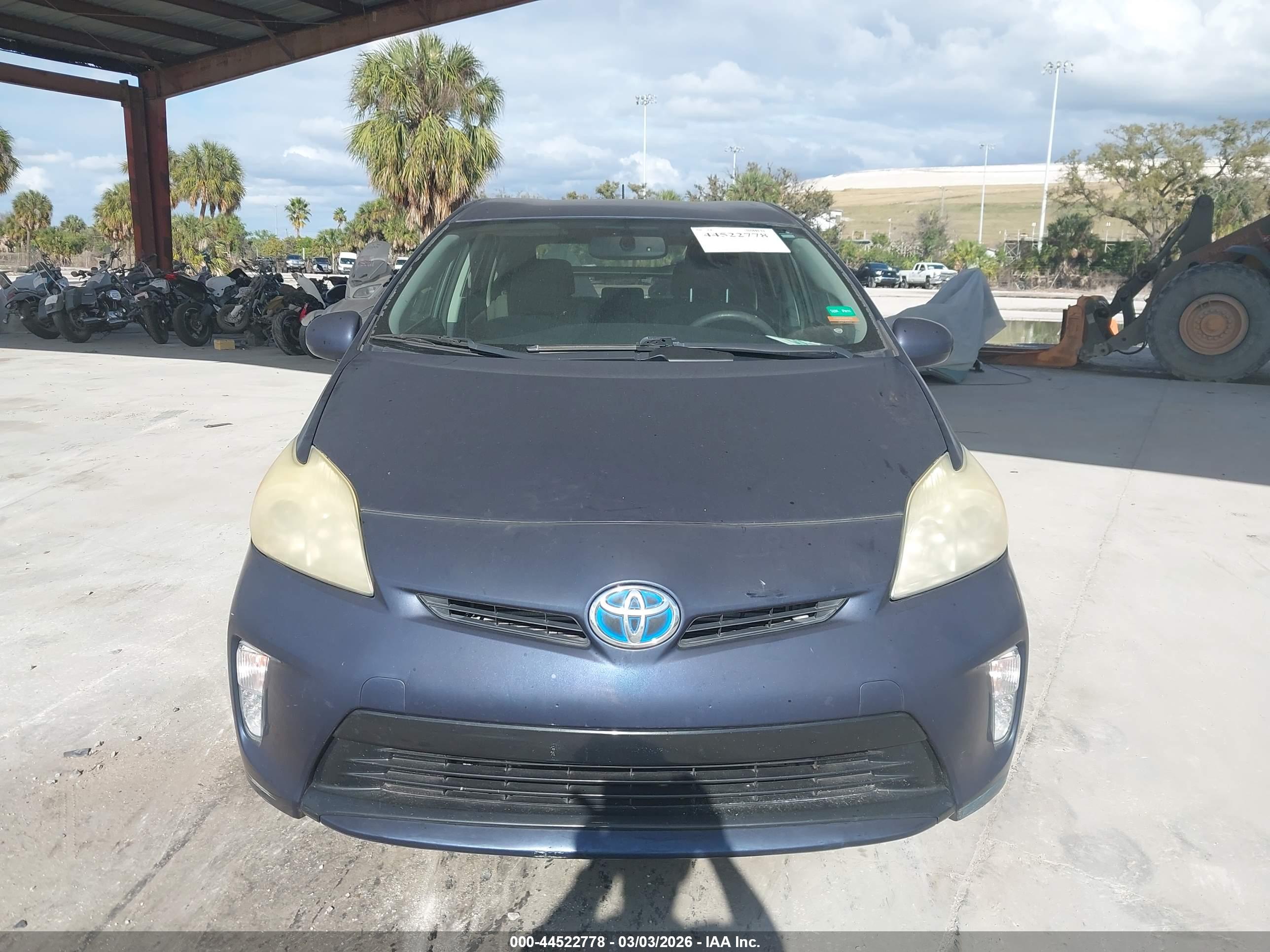 TOYOTA PRIUS image 6