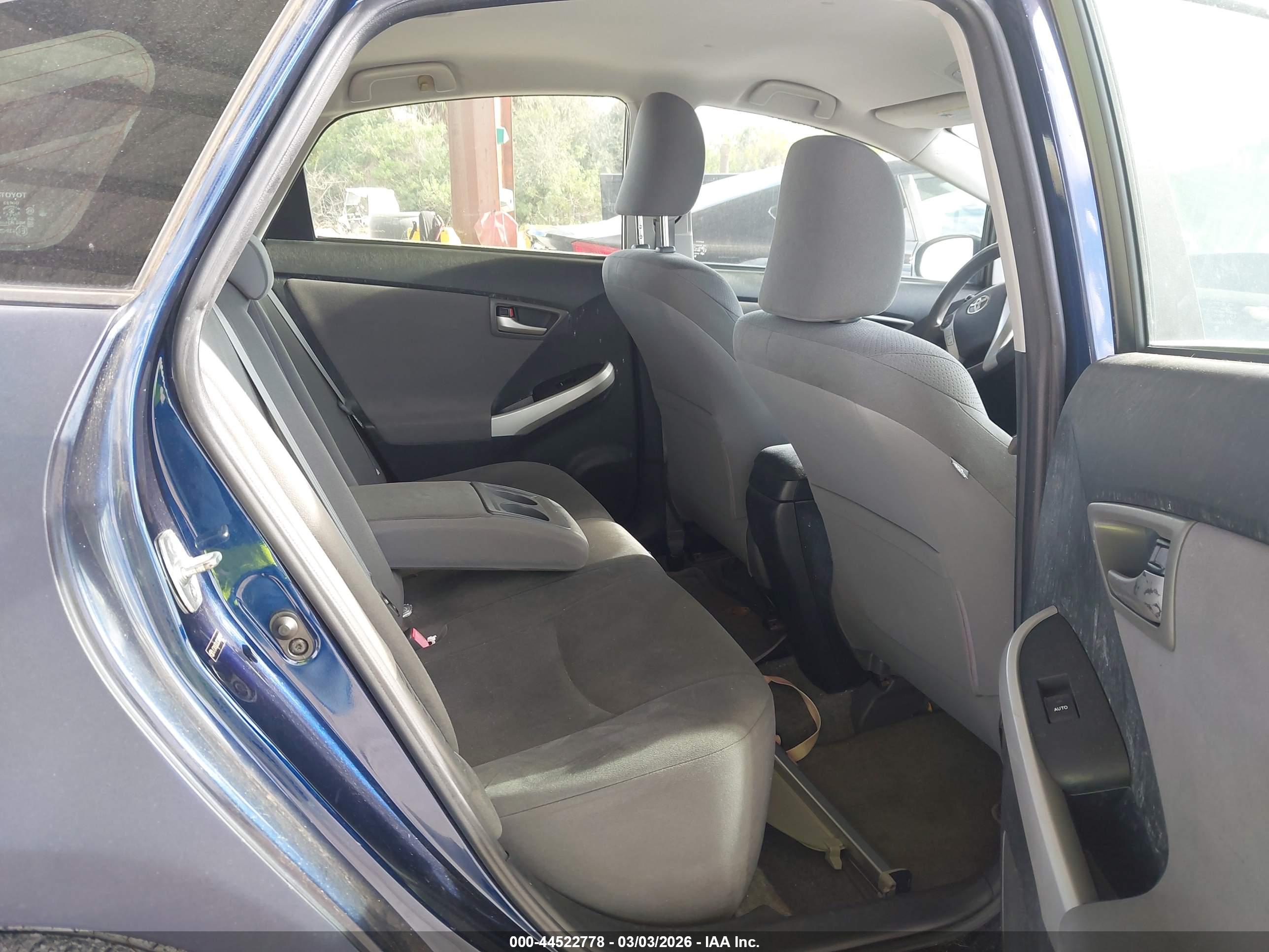 TOYOTA PRIUS image 8