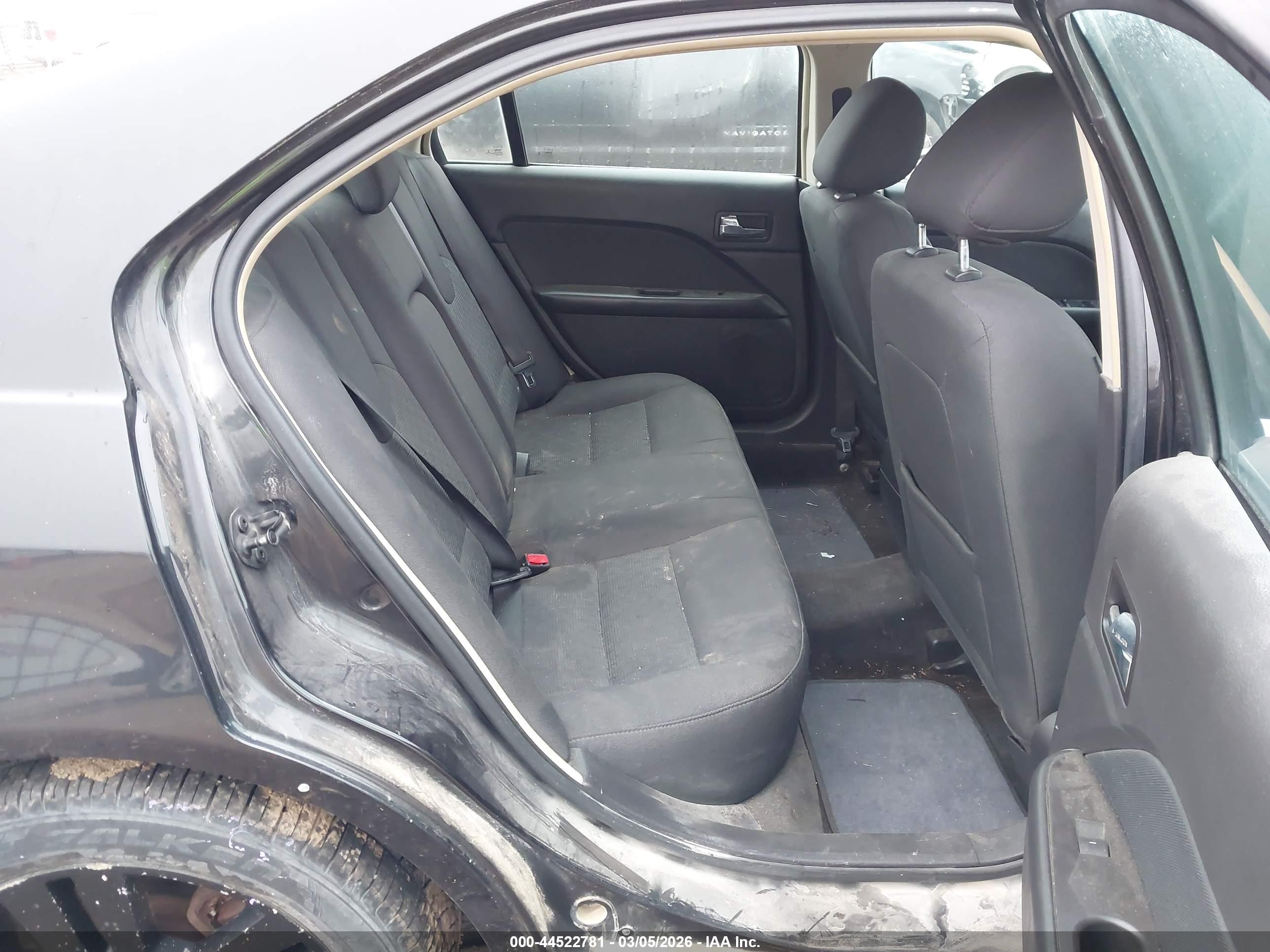 FORD FUSION image 8