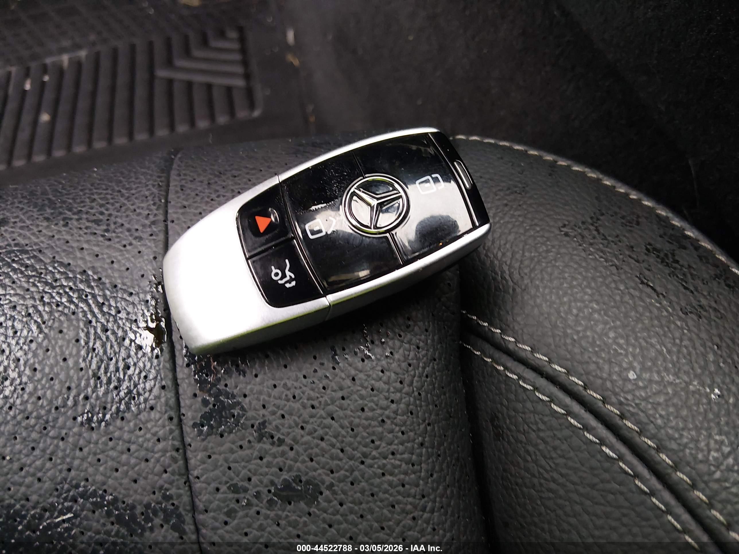 MERCEDES-BENZ E image 11