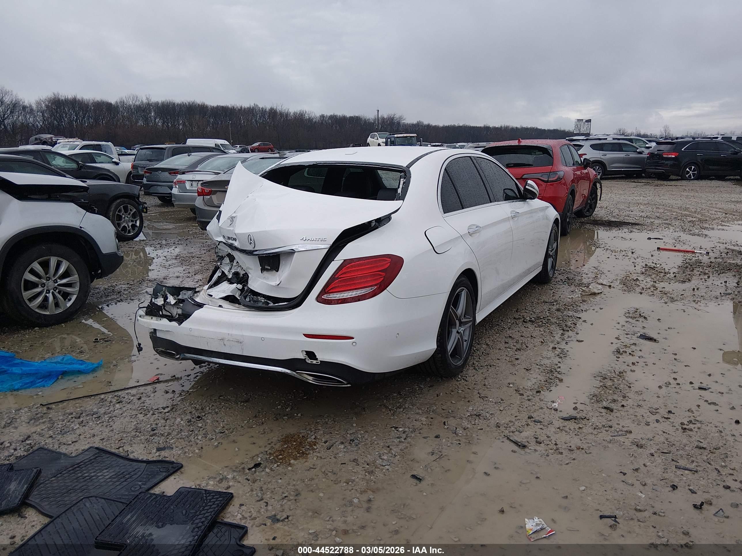 MERCEDES-BENZ E image 4