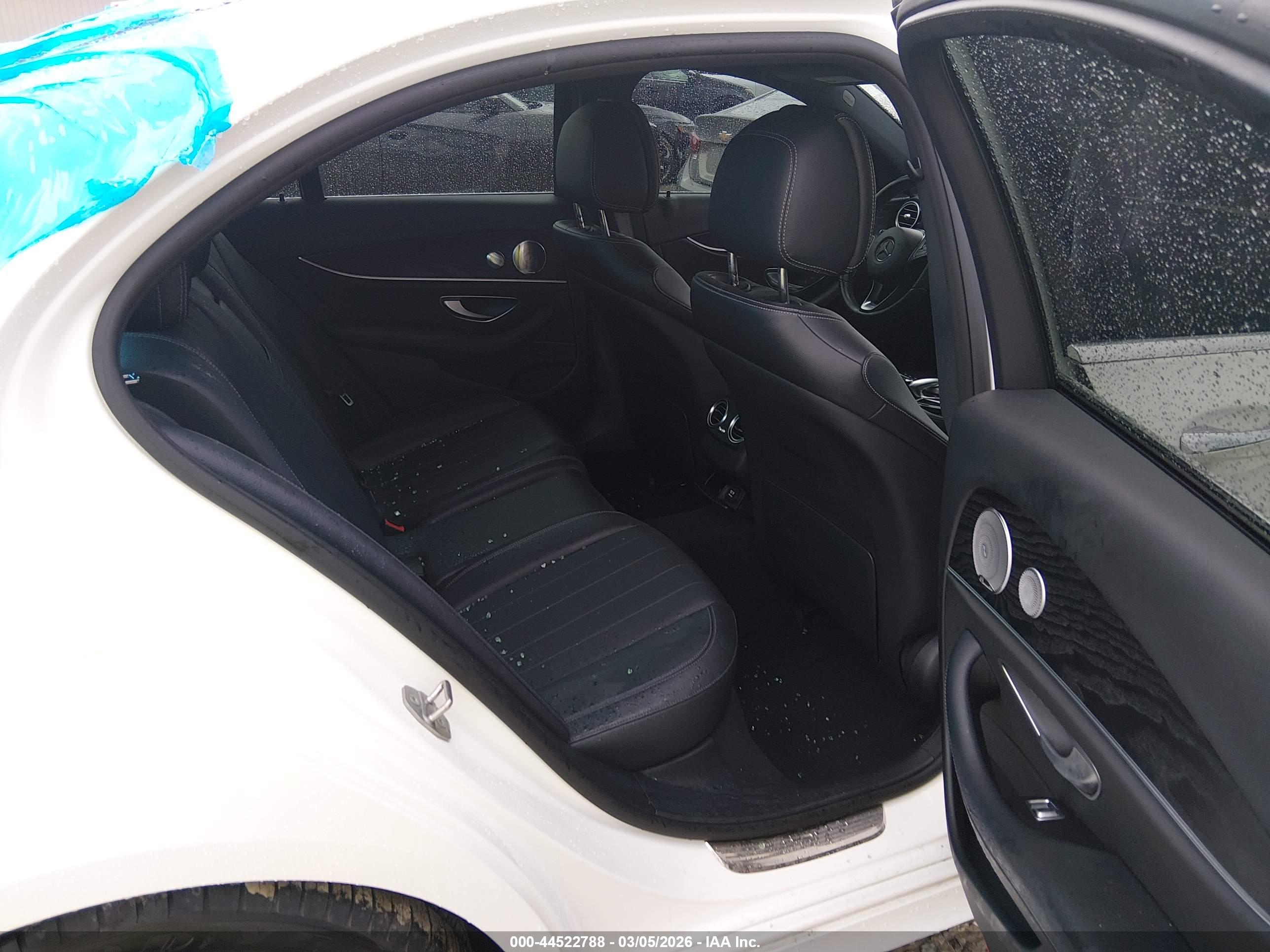 MERCEDES-BENZ E image 8