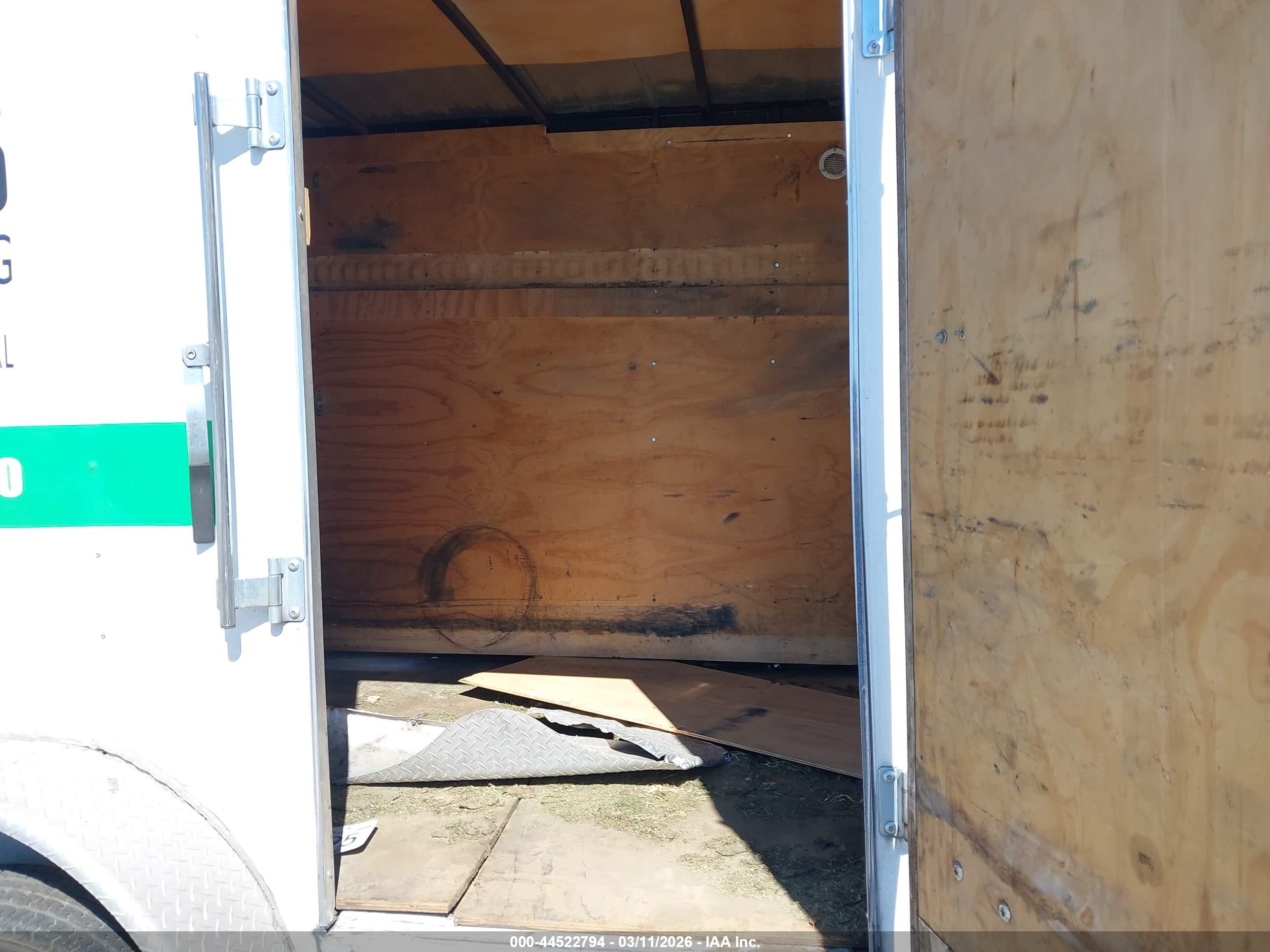 CARRY ENCLOSED image 5