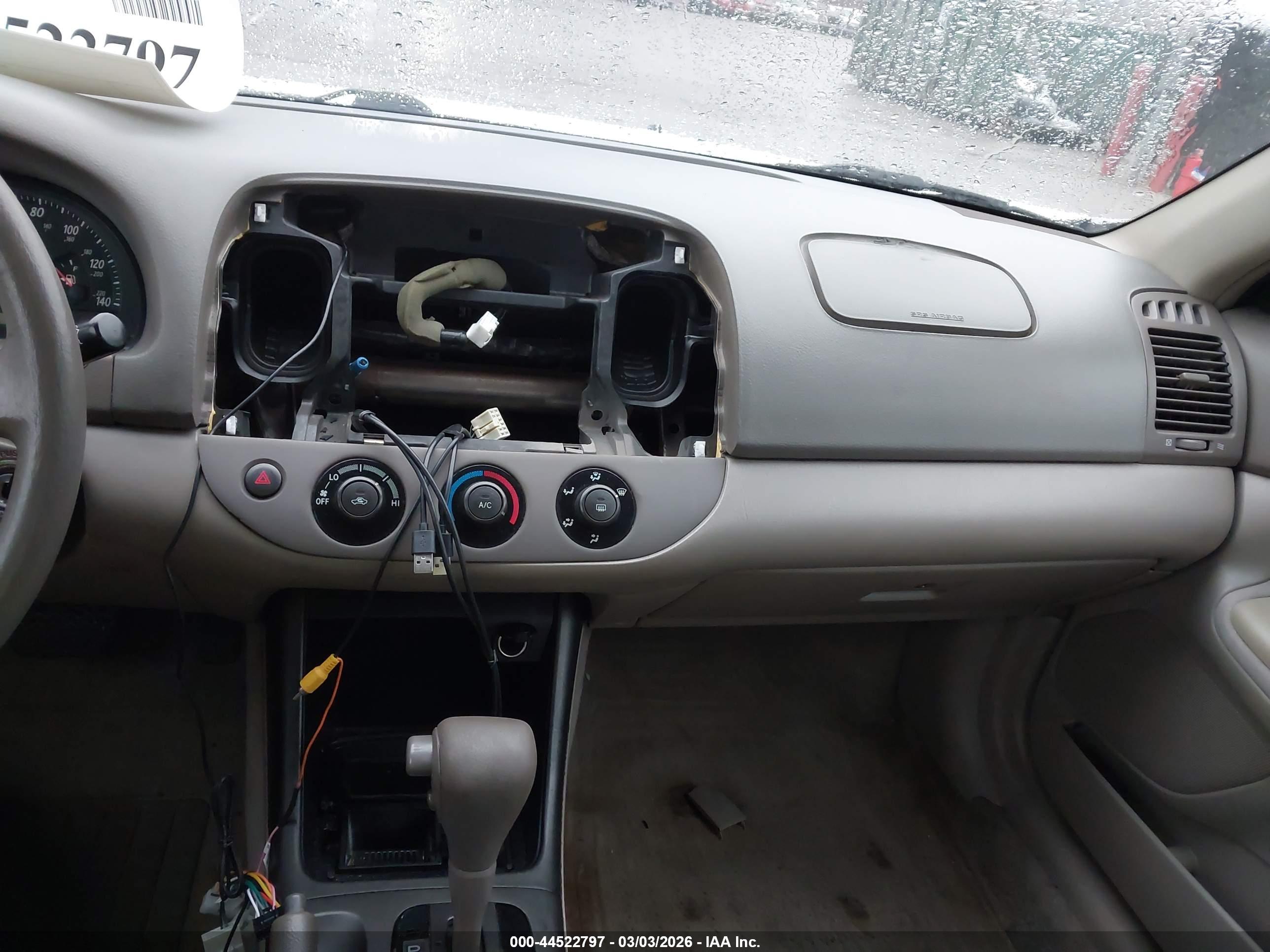TOYOTA CAMRY image 6
