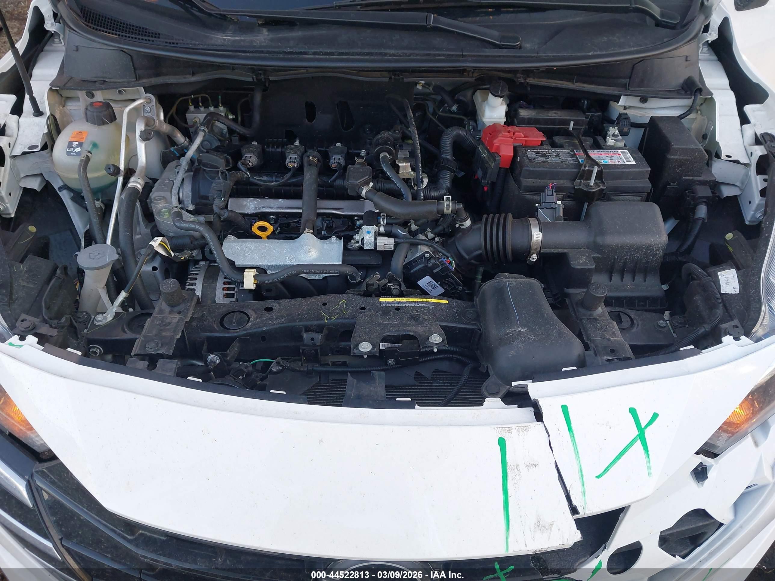 NISSAN VERSA image 10