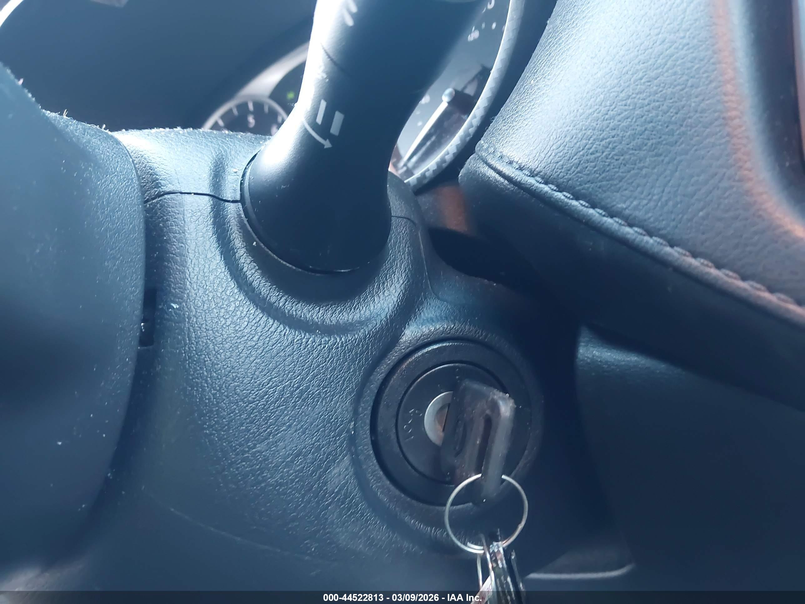 NISSAN VERSA image 11