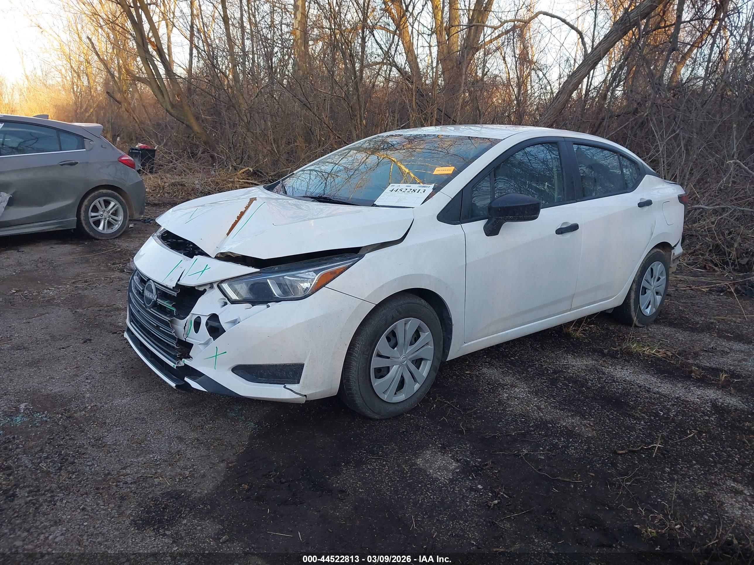 NISSAN VERSA image 2
