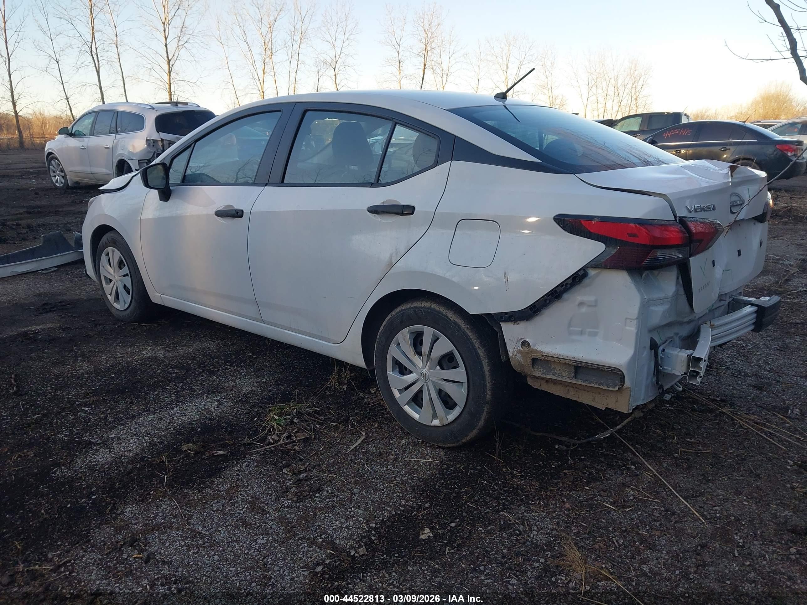 NISSAN VERSA image 3
