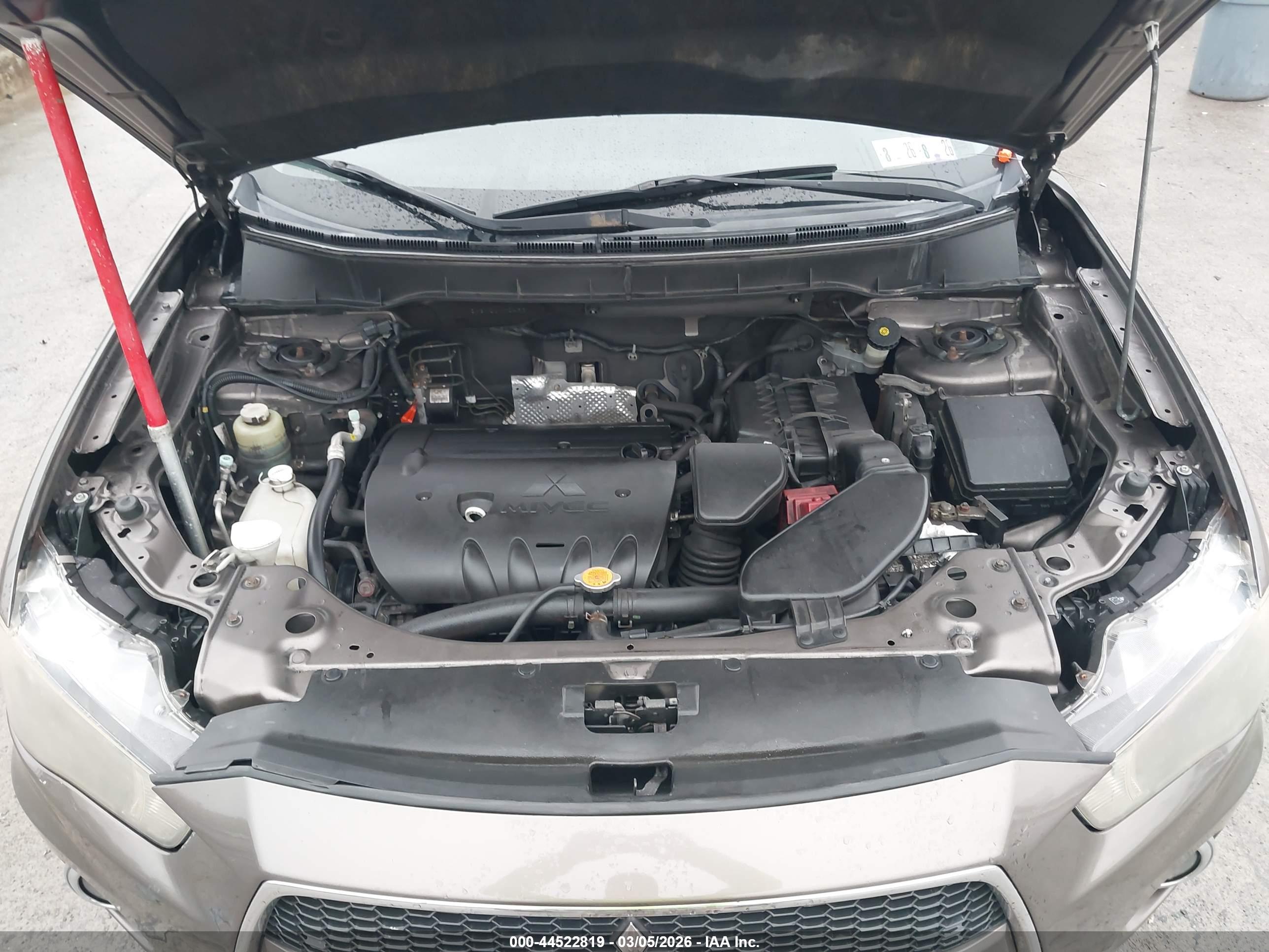 MITSUBISHI OUTLANDER image 10