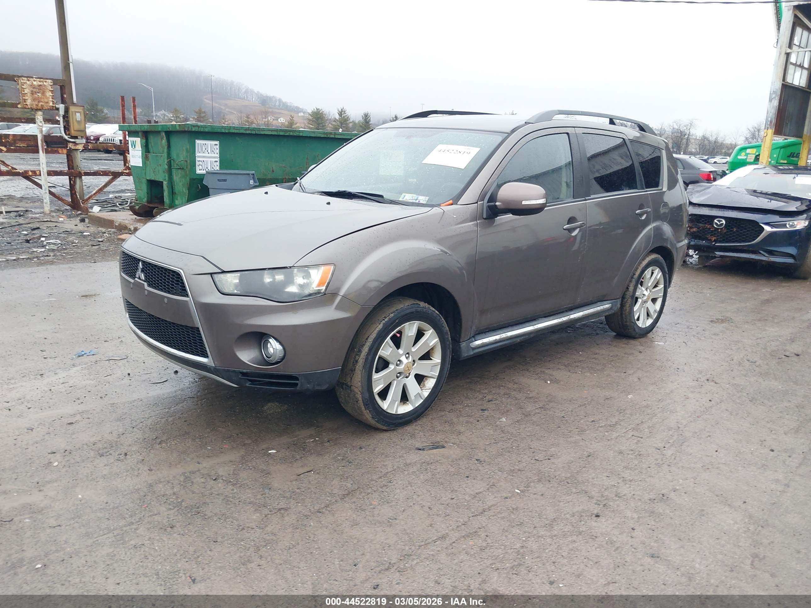 MITSUBISHI OUTLANDER image 2