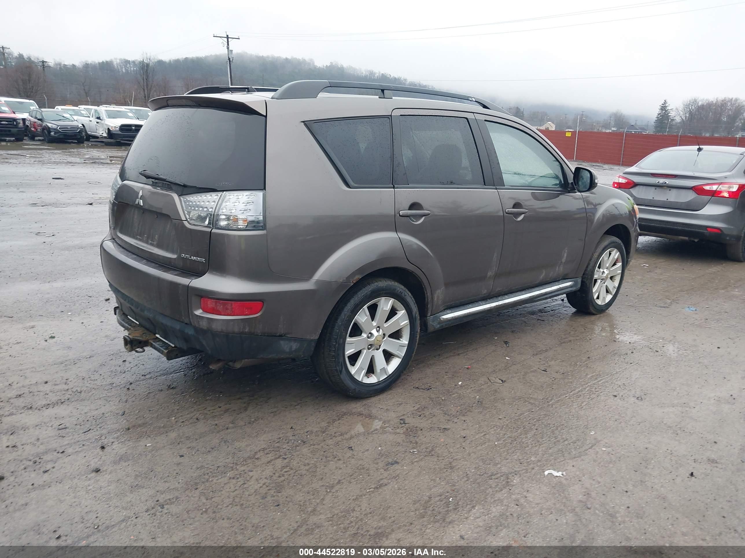 MITSUBISHI OUTLANDER image 4
