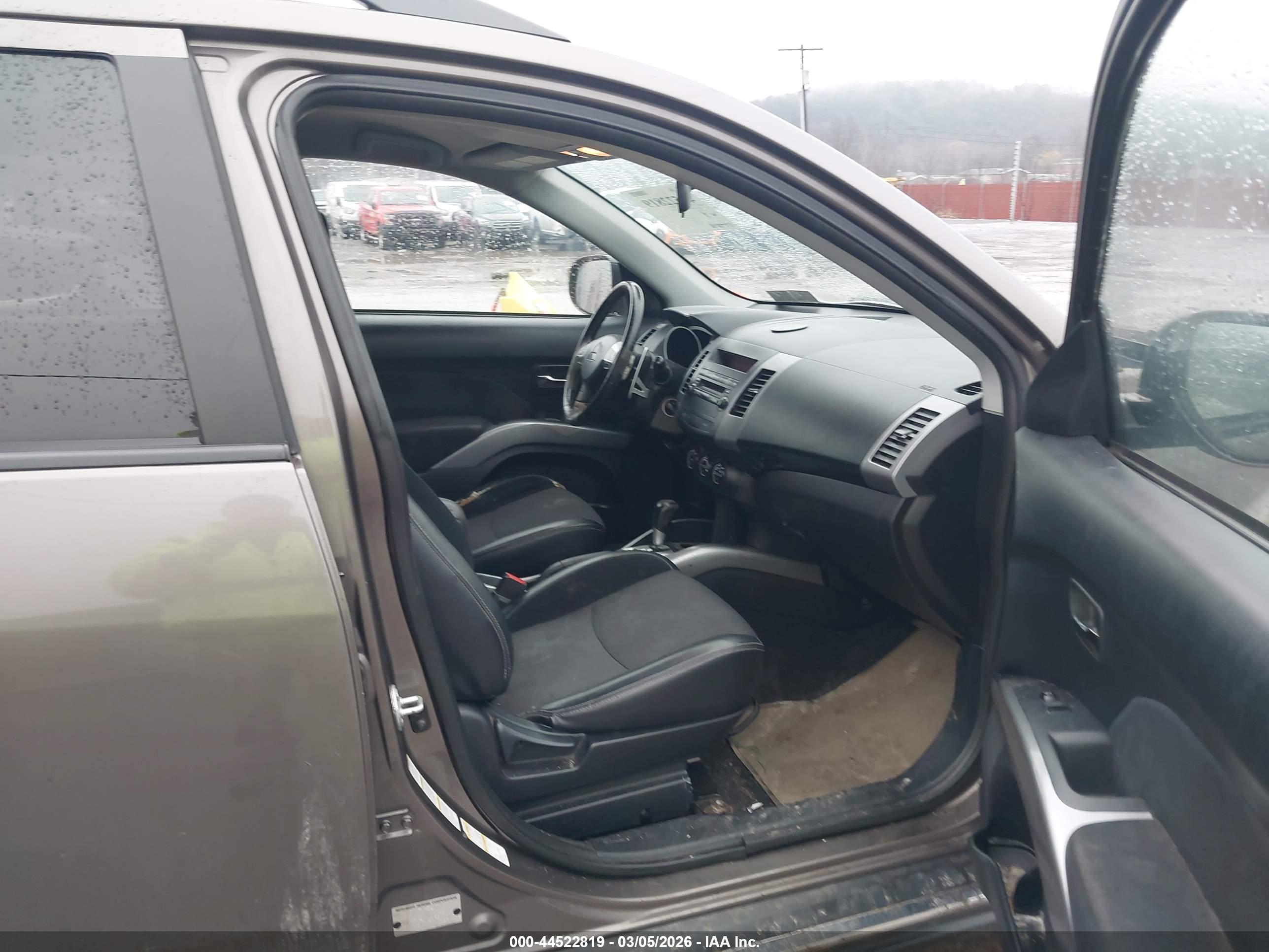MITSUBISHI OUTLANDER image 5