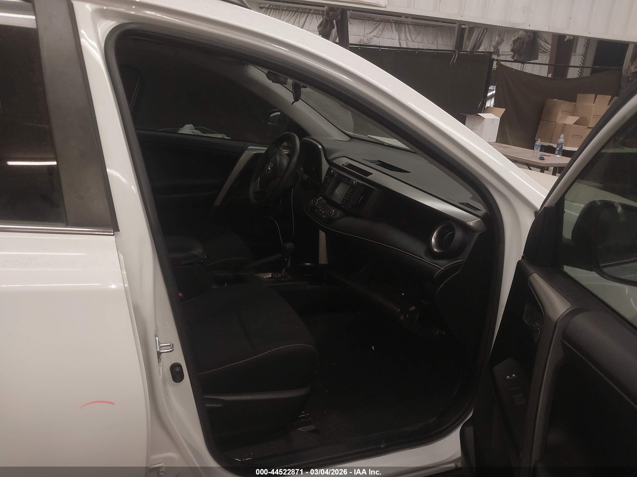 TOYOTA RAV4 image 5