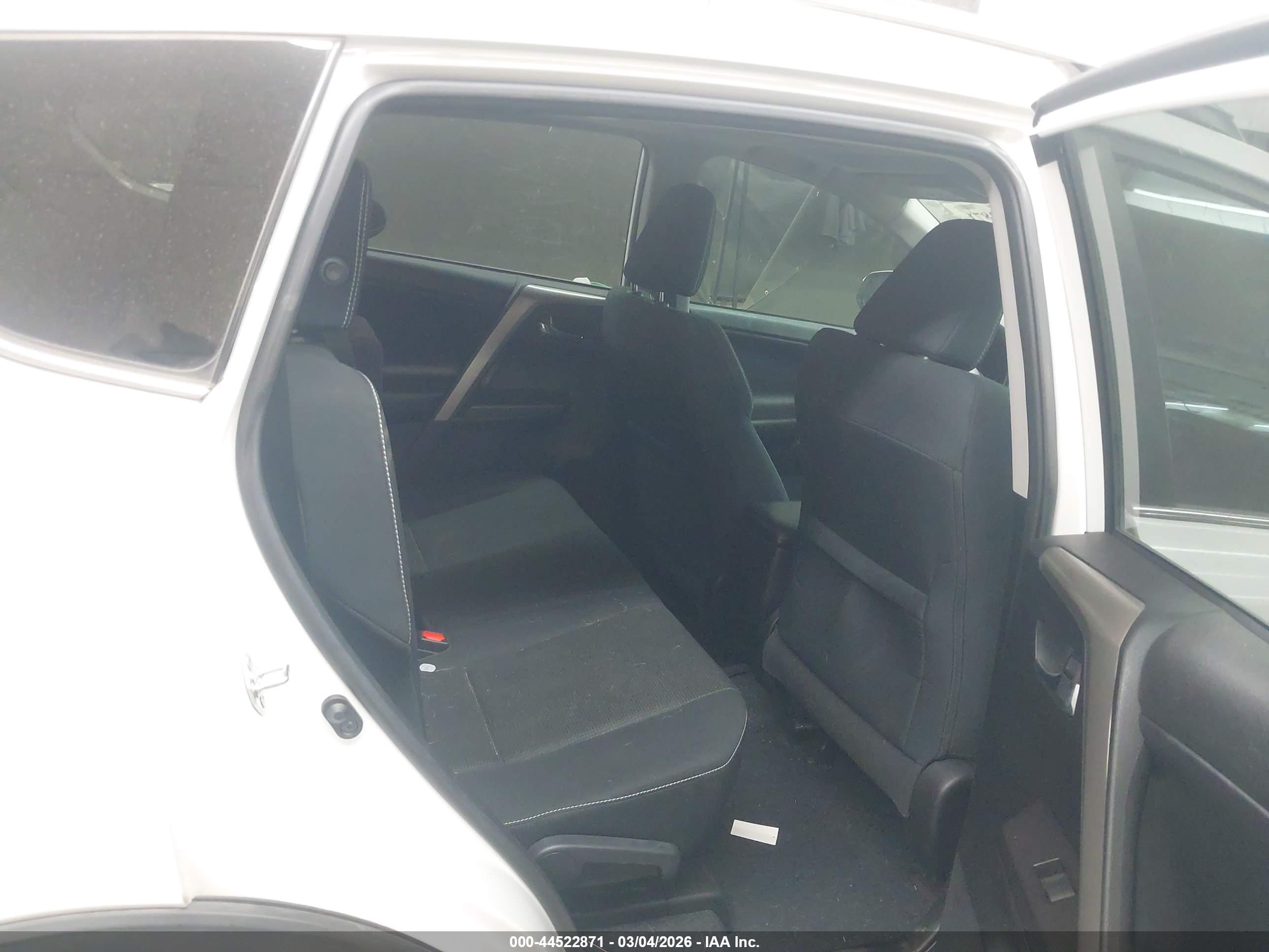 TOYOTA RAV4 image 8
