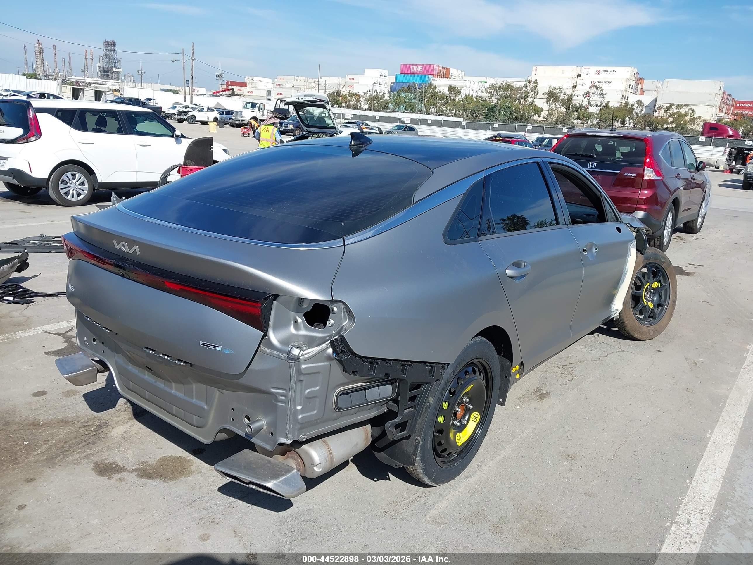 KIA K5 image 4