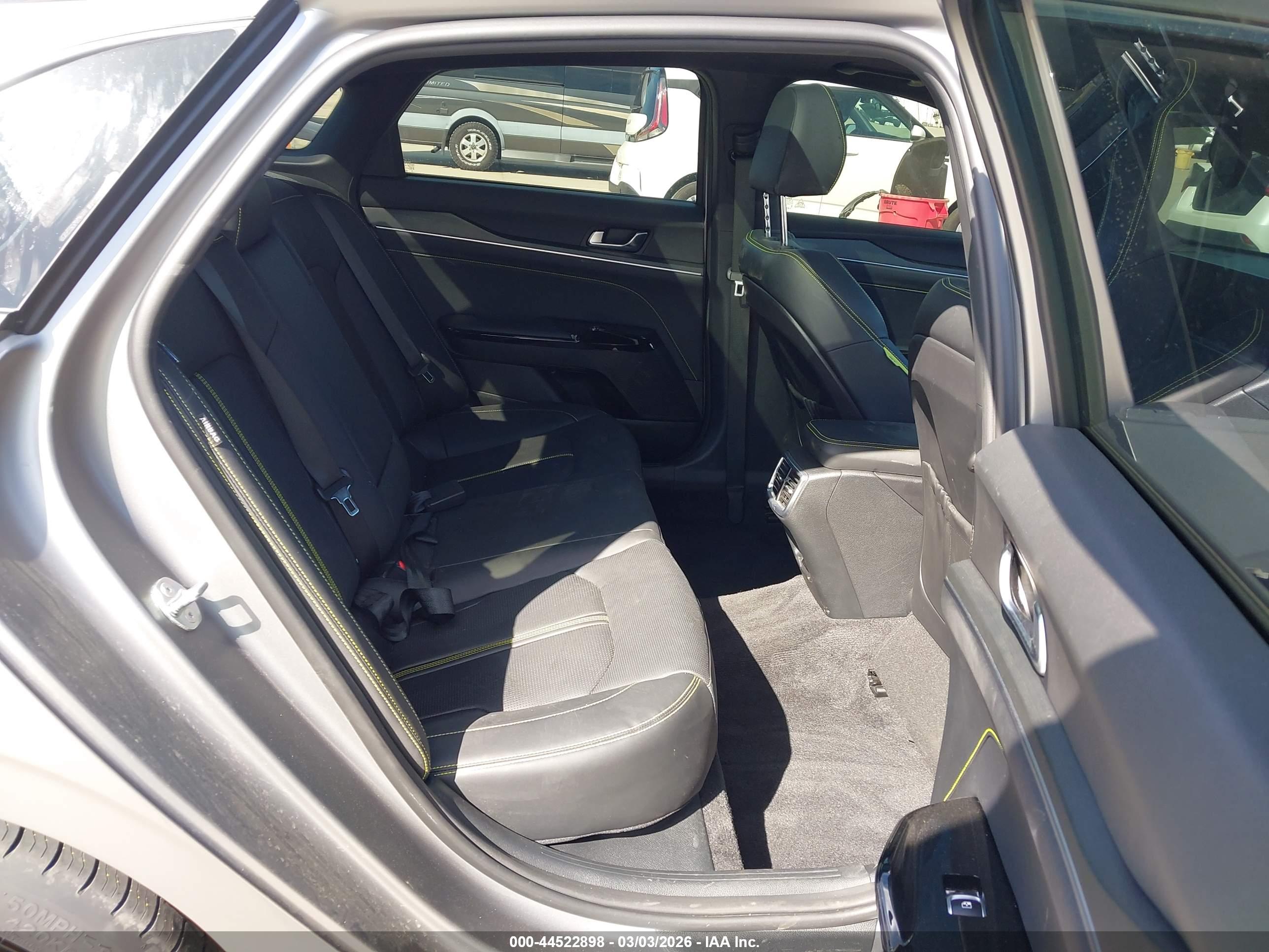 KIA K5 image 8