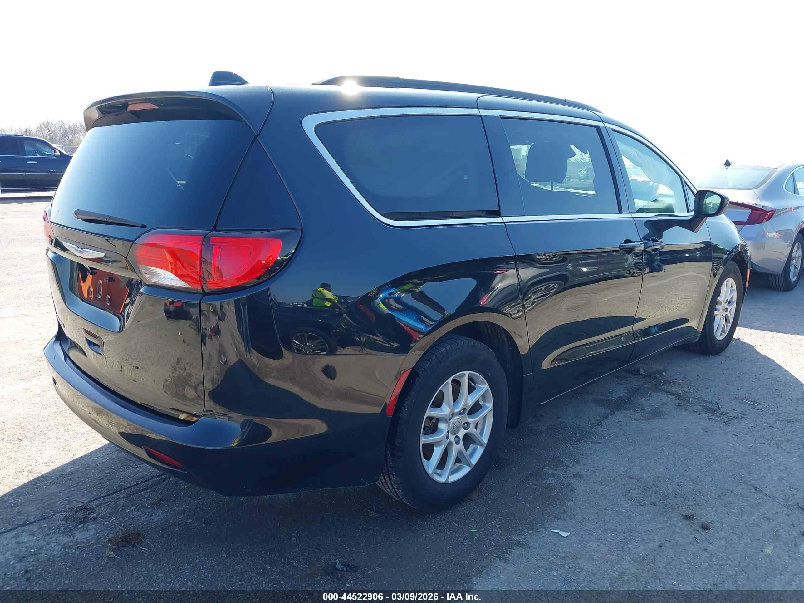 CHRYSLER VOYAGER image 4