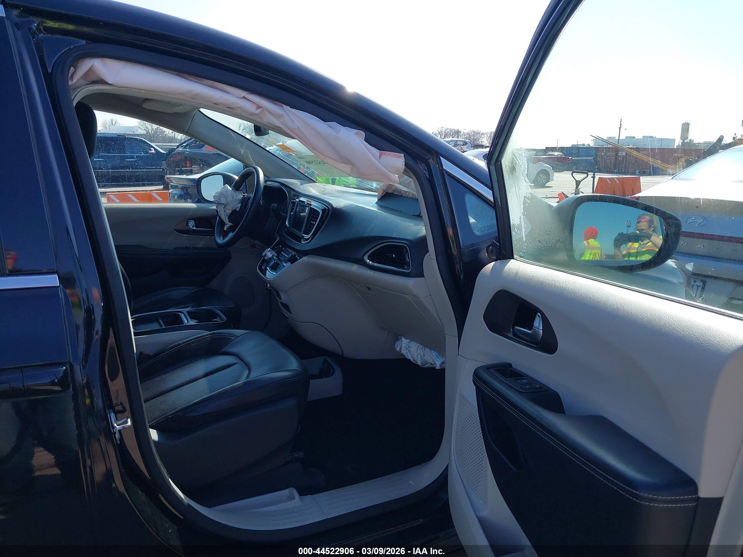CHRYSLER VOYAGER image 5