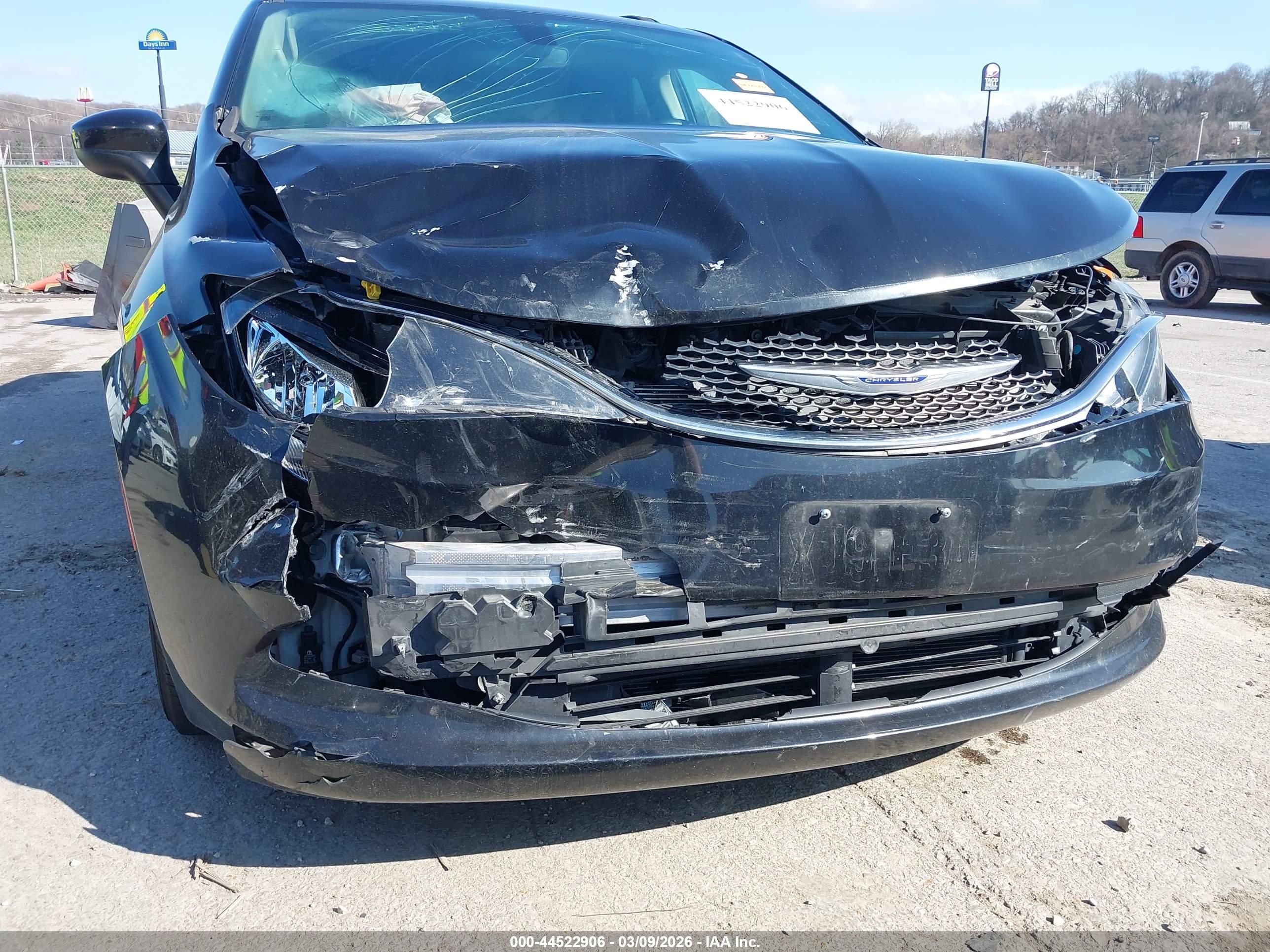 CHRYSLER VOYAGER image 6