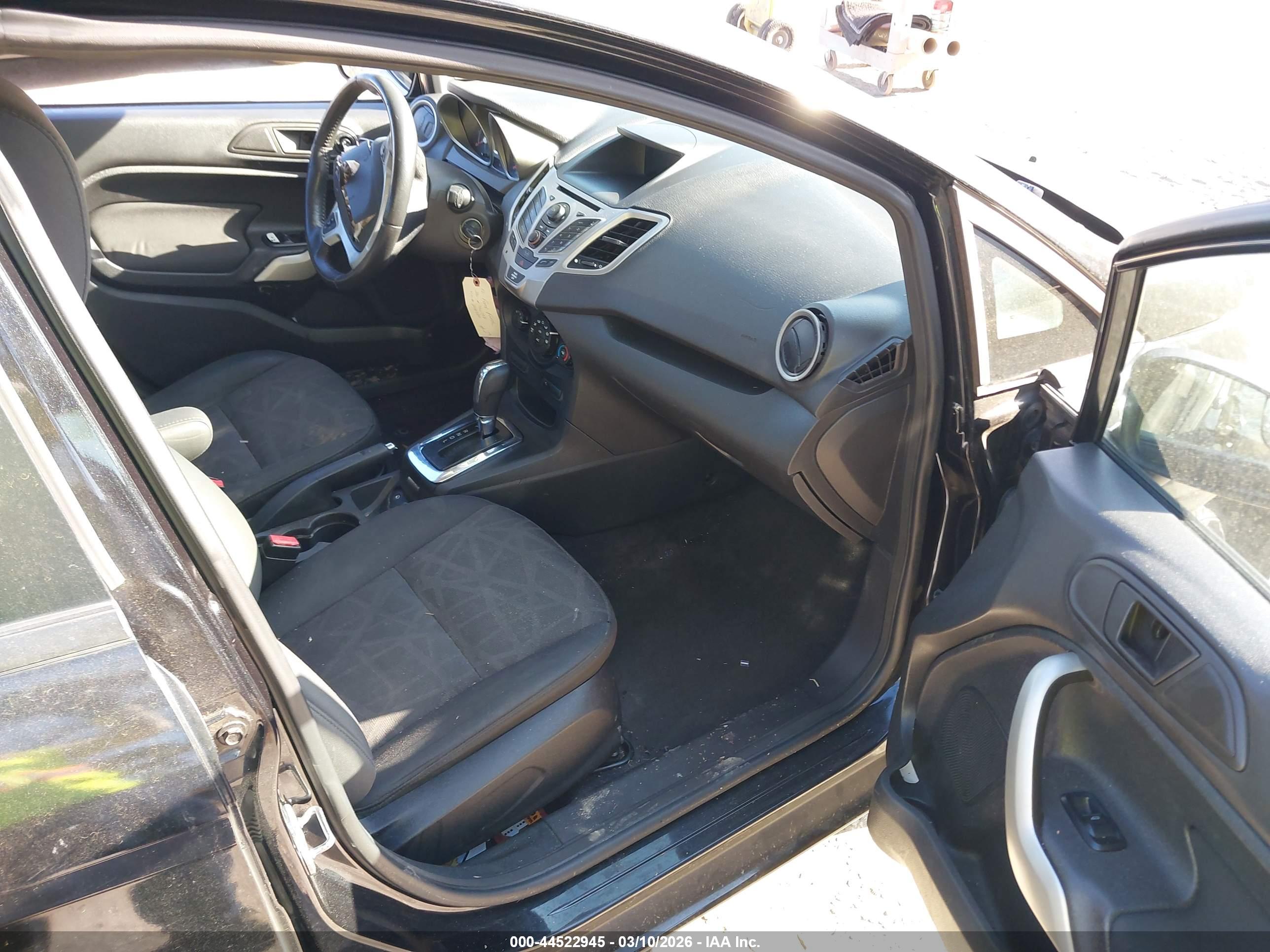 FORD FIESTA image 5
