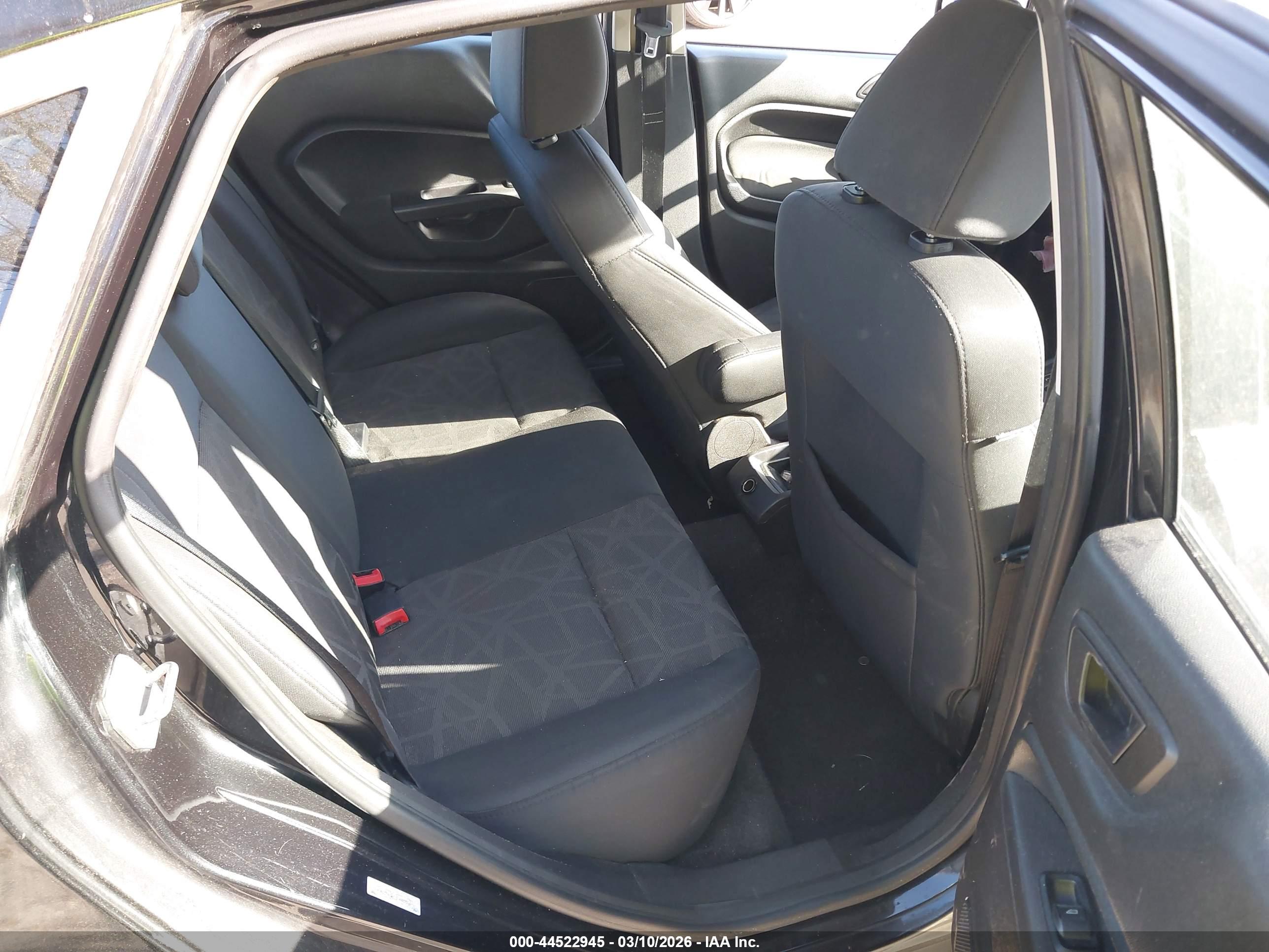 FORD FIESTA image 8