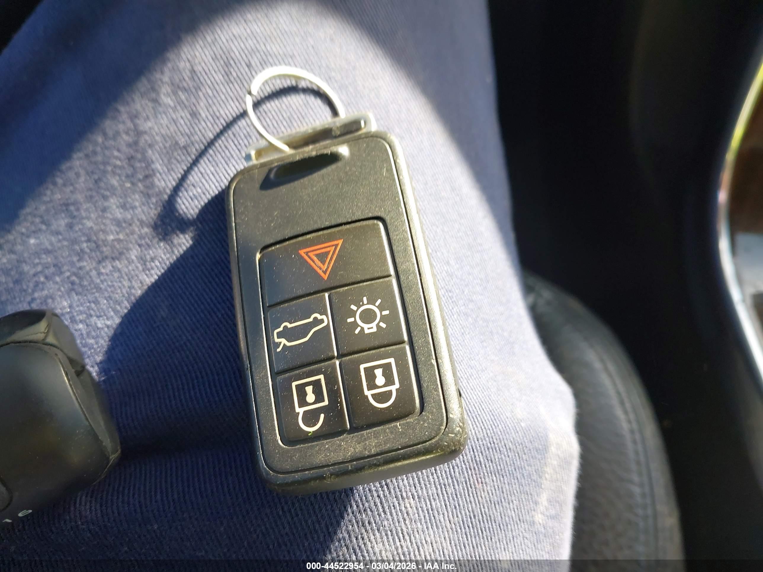 VOLVO S60 image 11