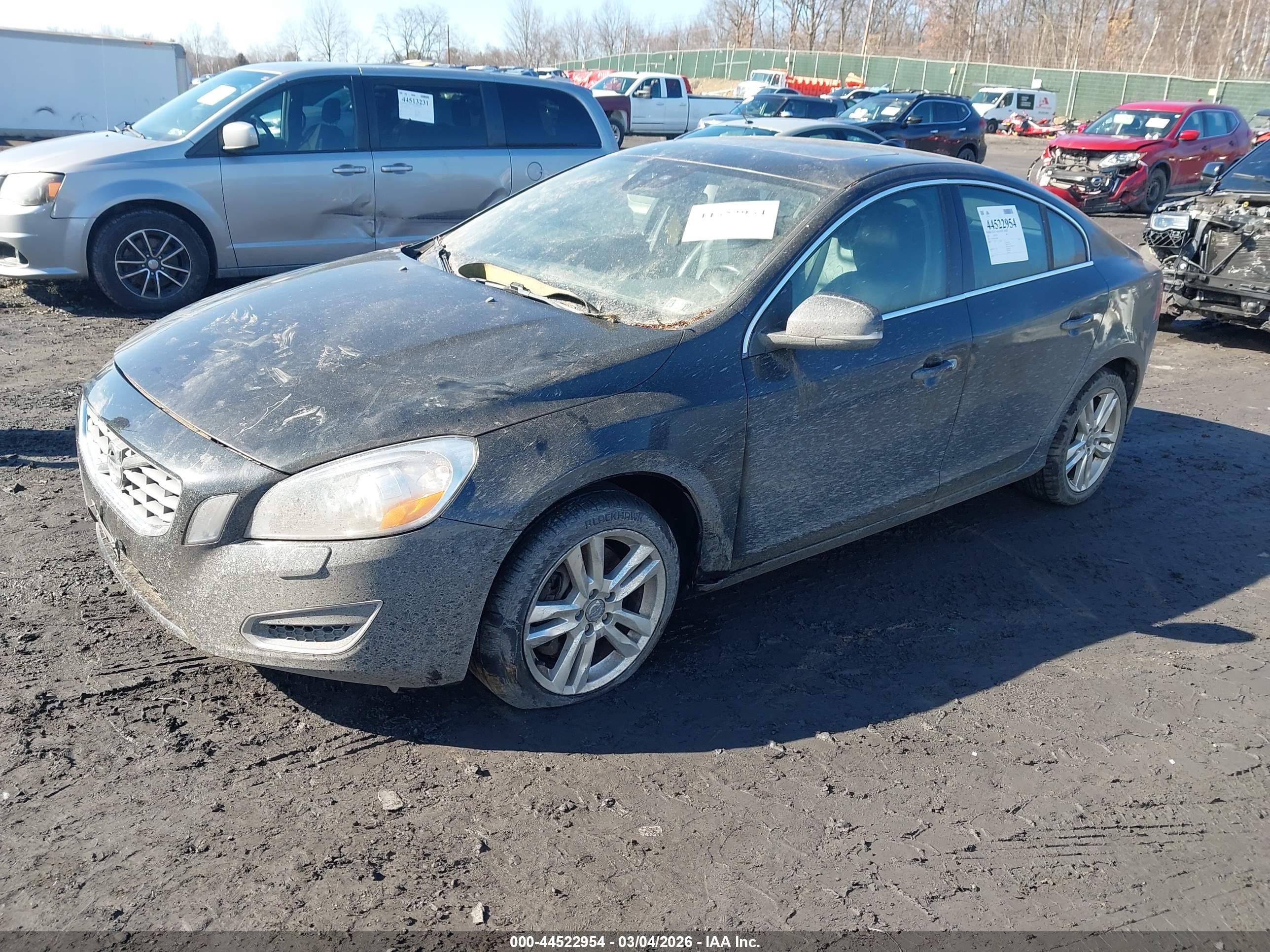 VOLVO S60 image 2