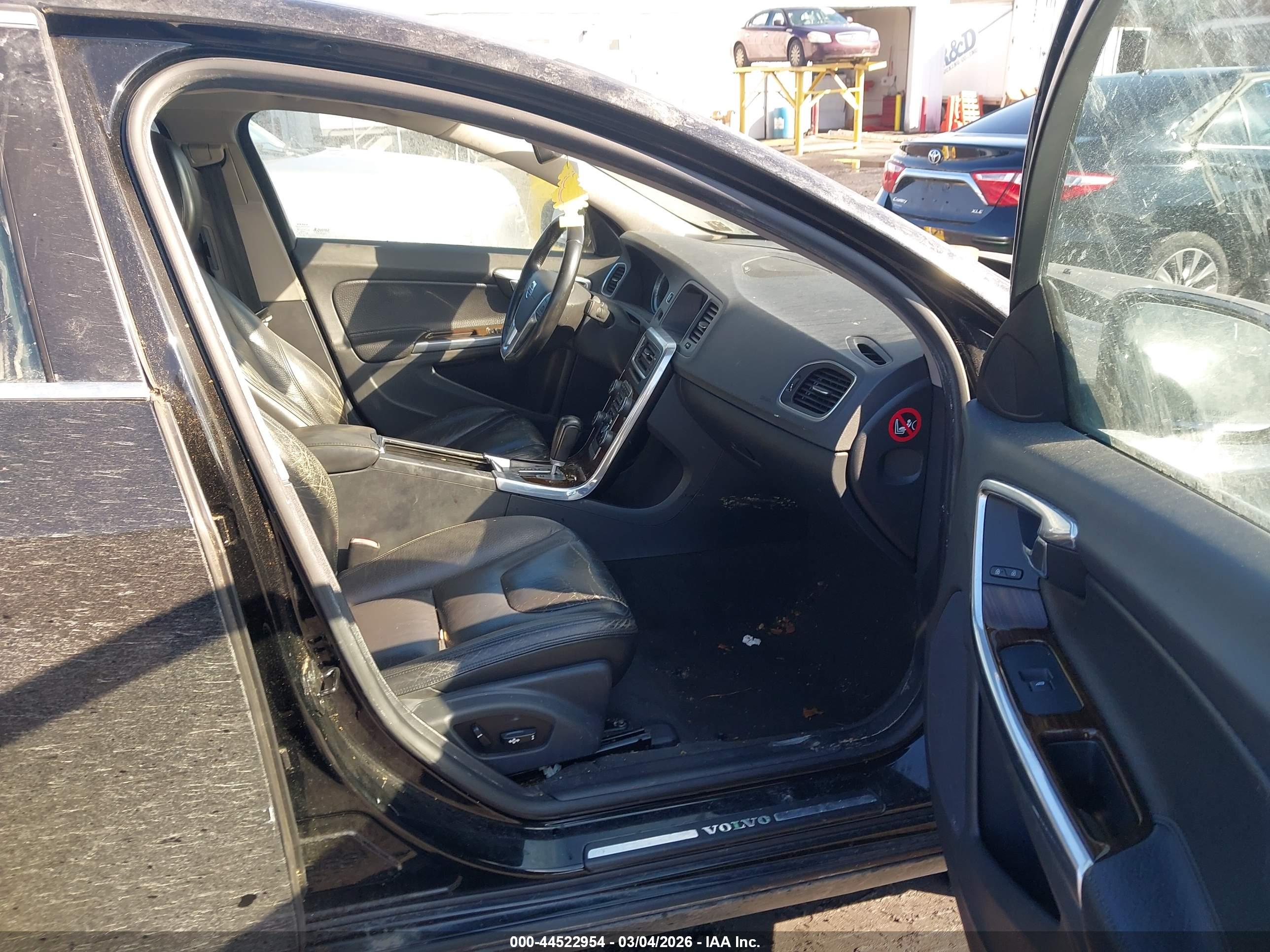 VOLVO S60 image 5