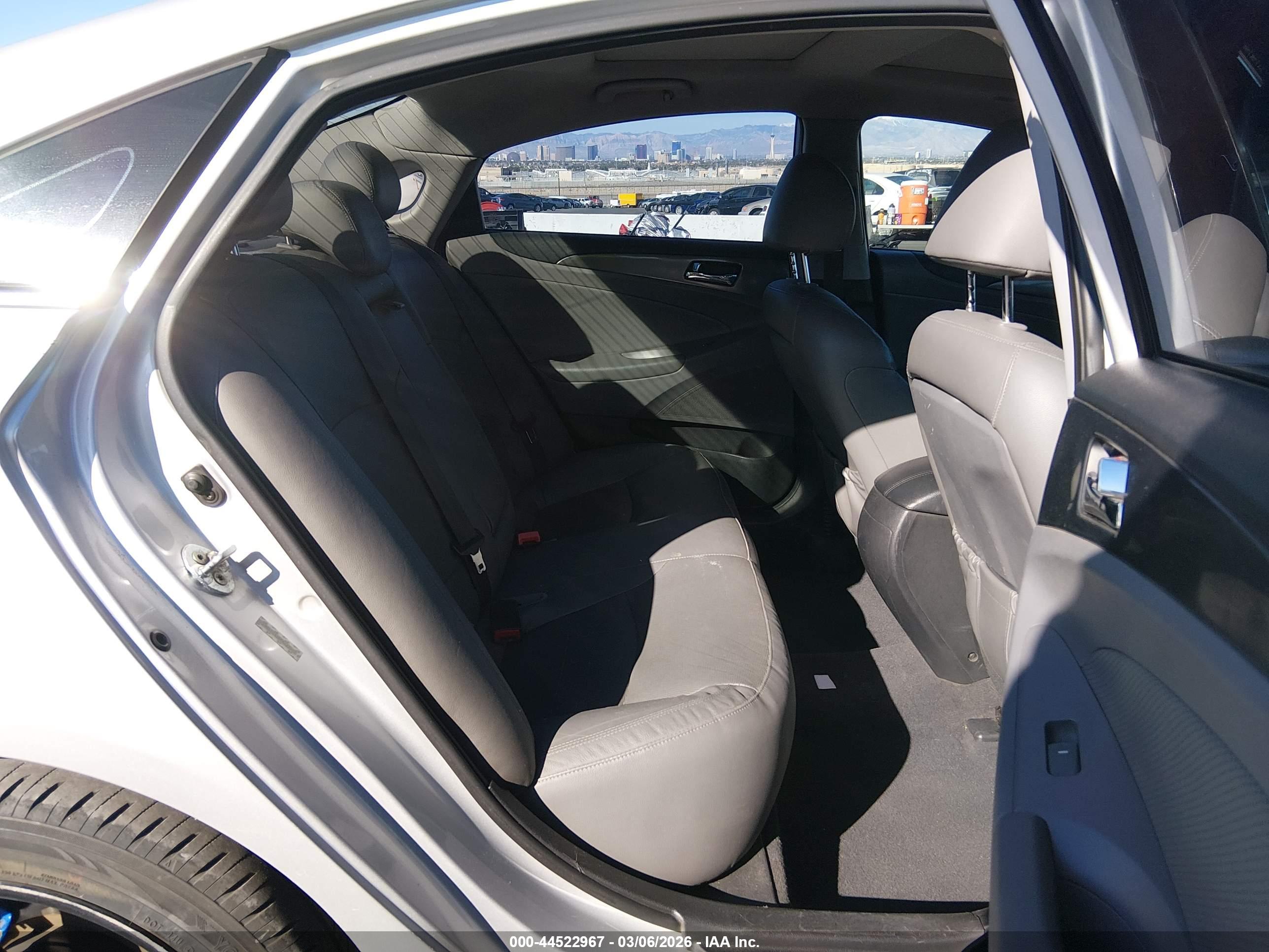 HYUNDAI SONATA image 8