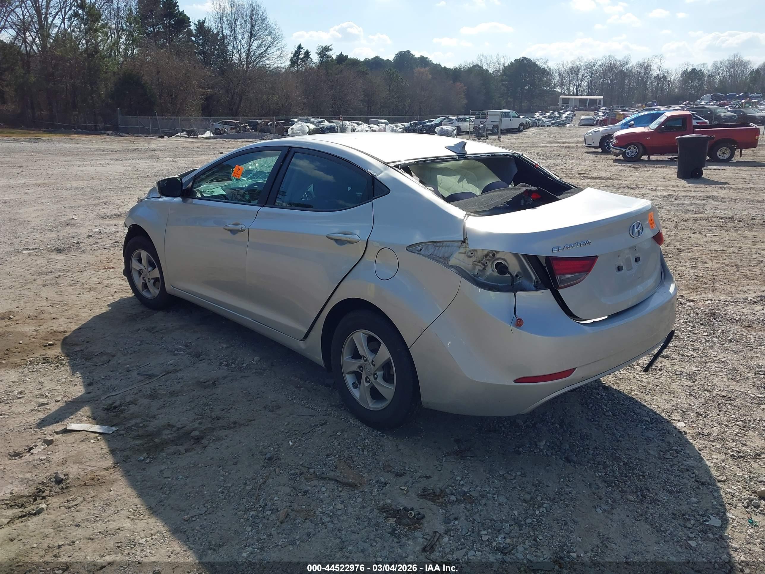 HYUNDAI ELANTRA image 3