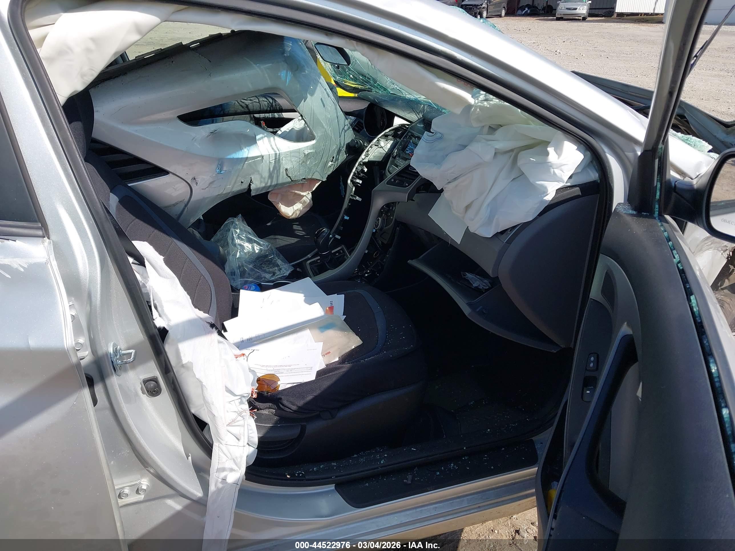 HYUNDAI ELANTRA image 5