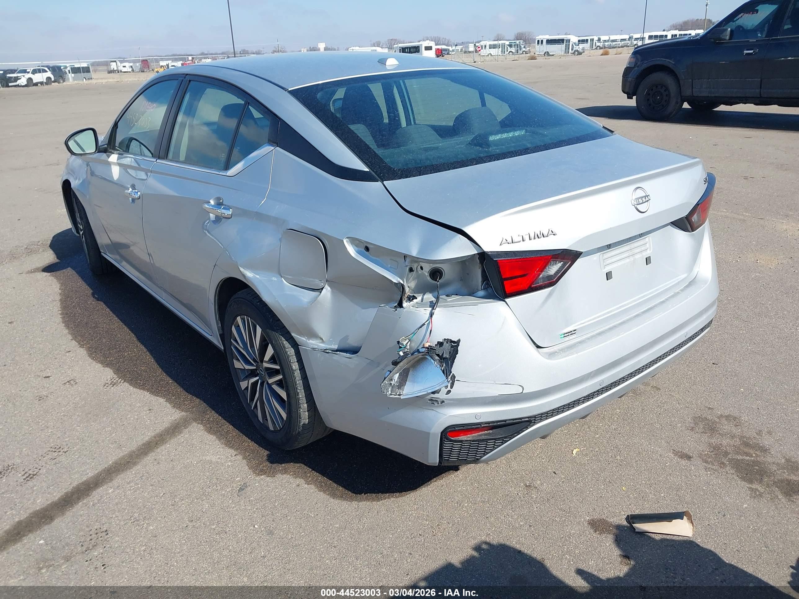 NISSAN ALTIMA image 6