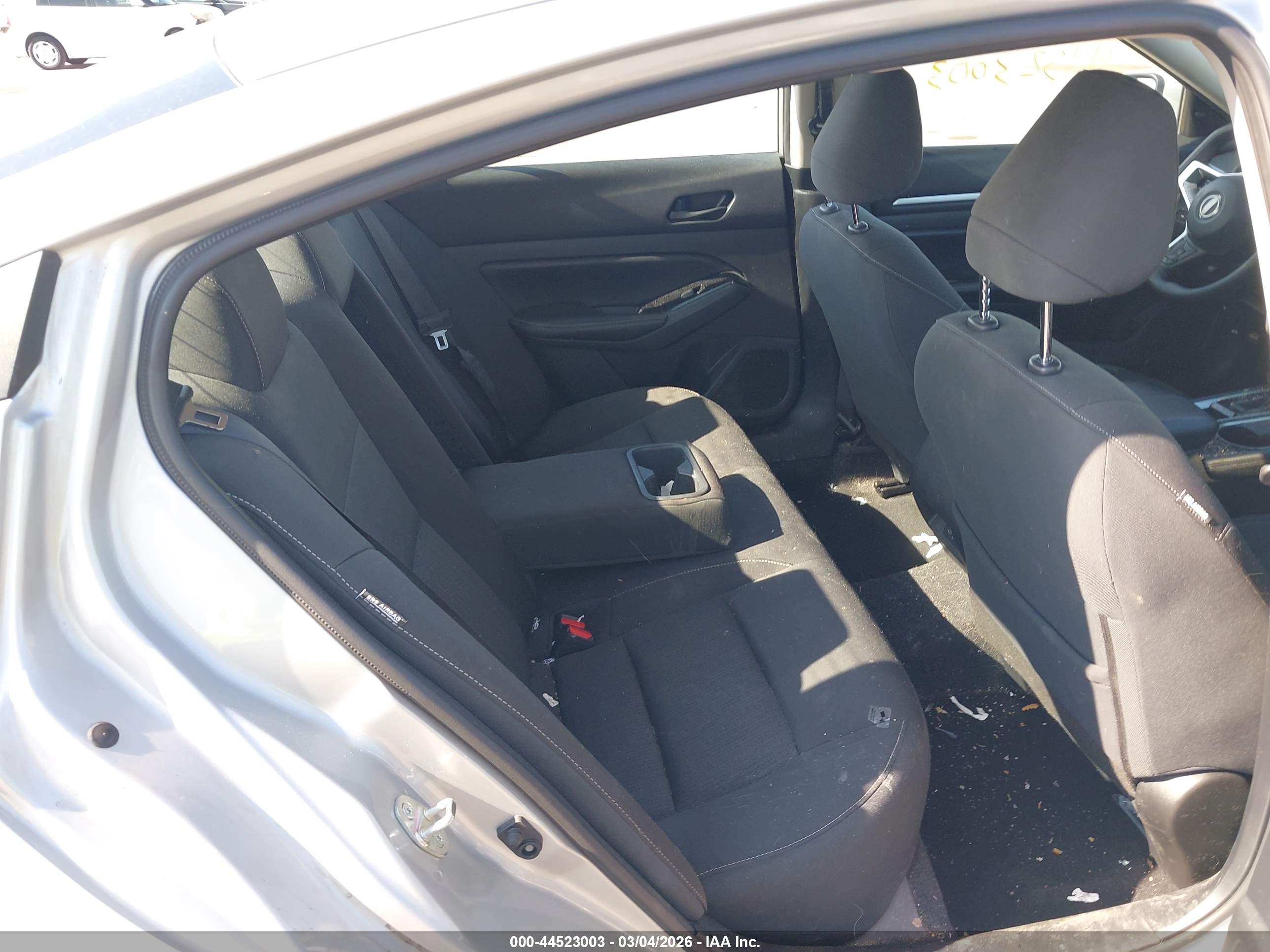 NISSAN ALTIMA image 8