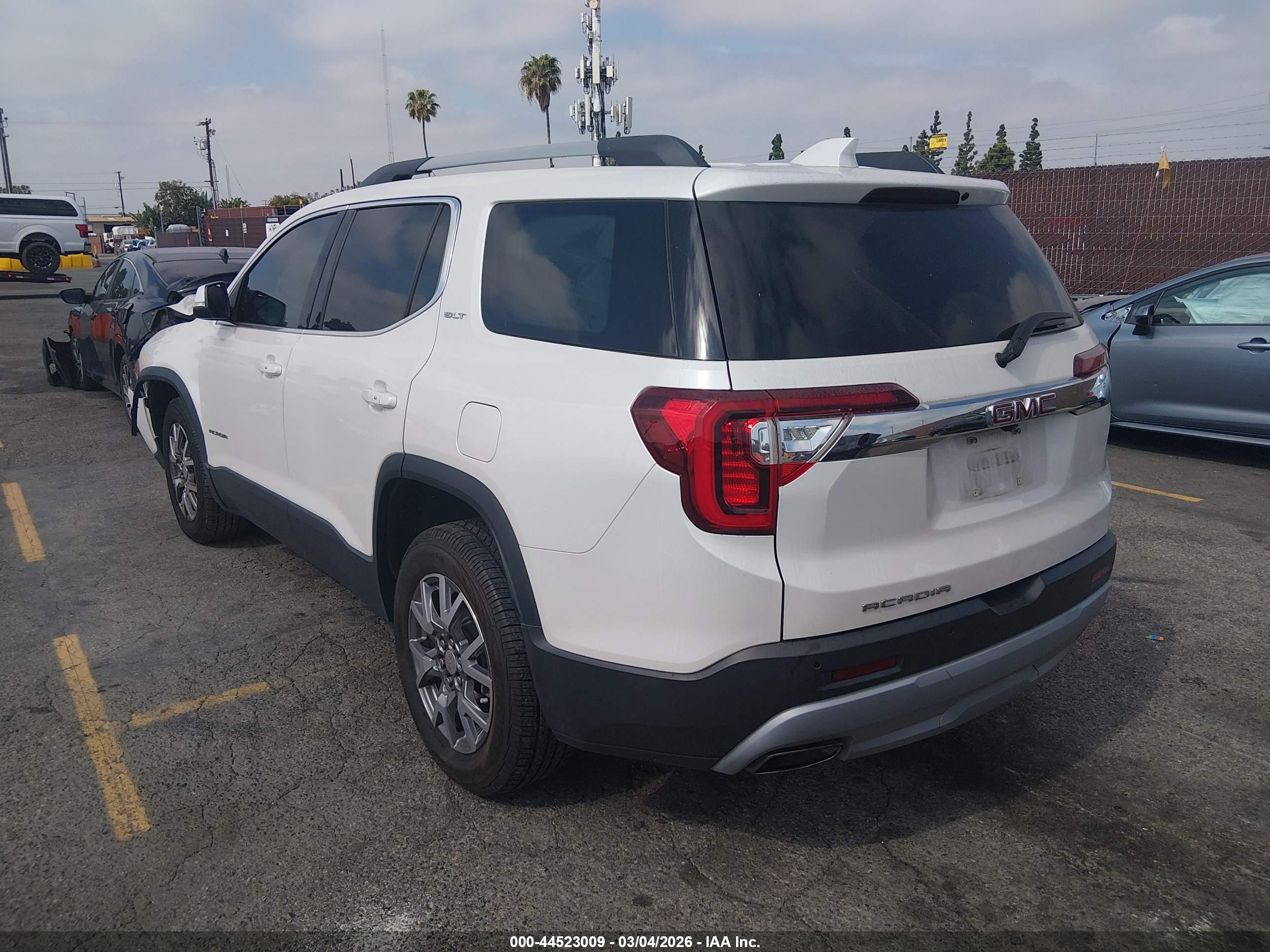 GMC ACADIA image 3