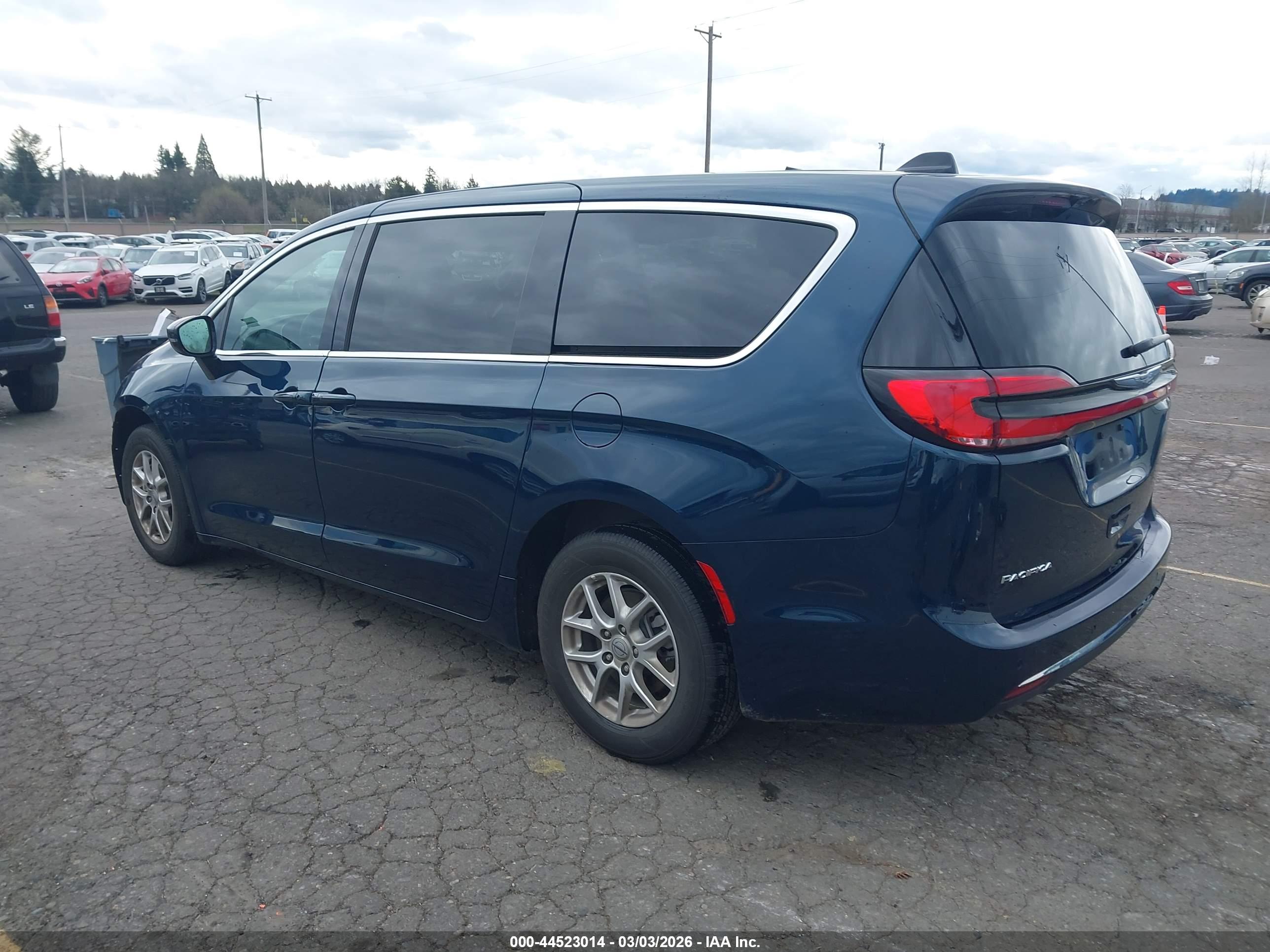 CHRYSLER PACIFICA image 3