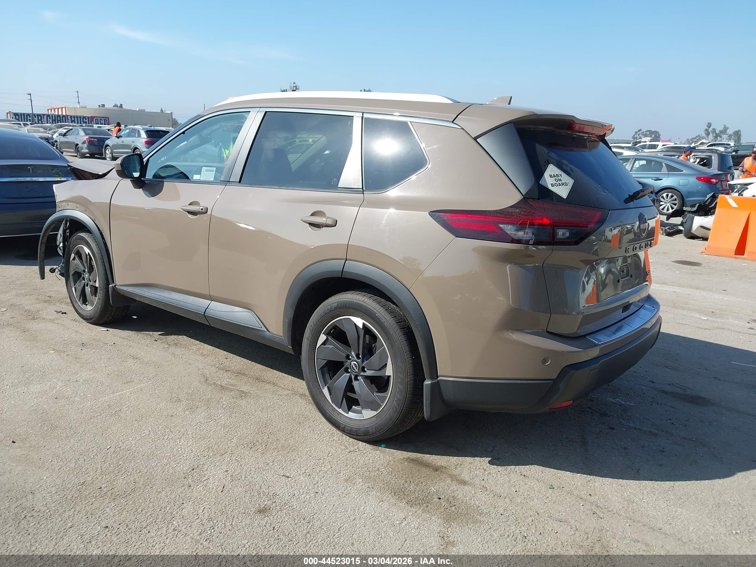 NISSAN ROGUE image 3