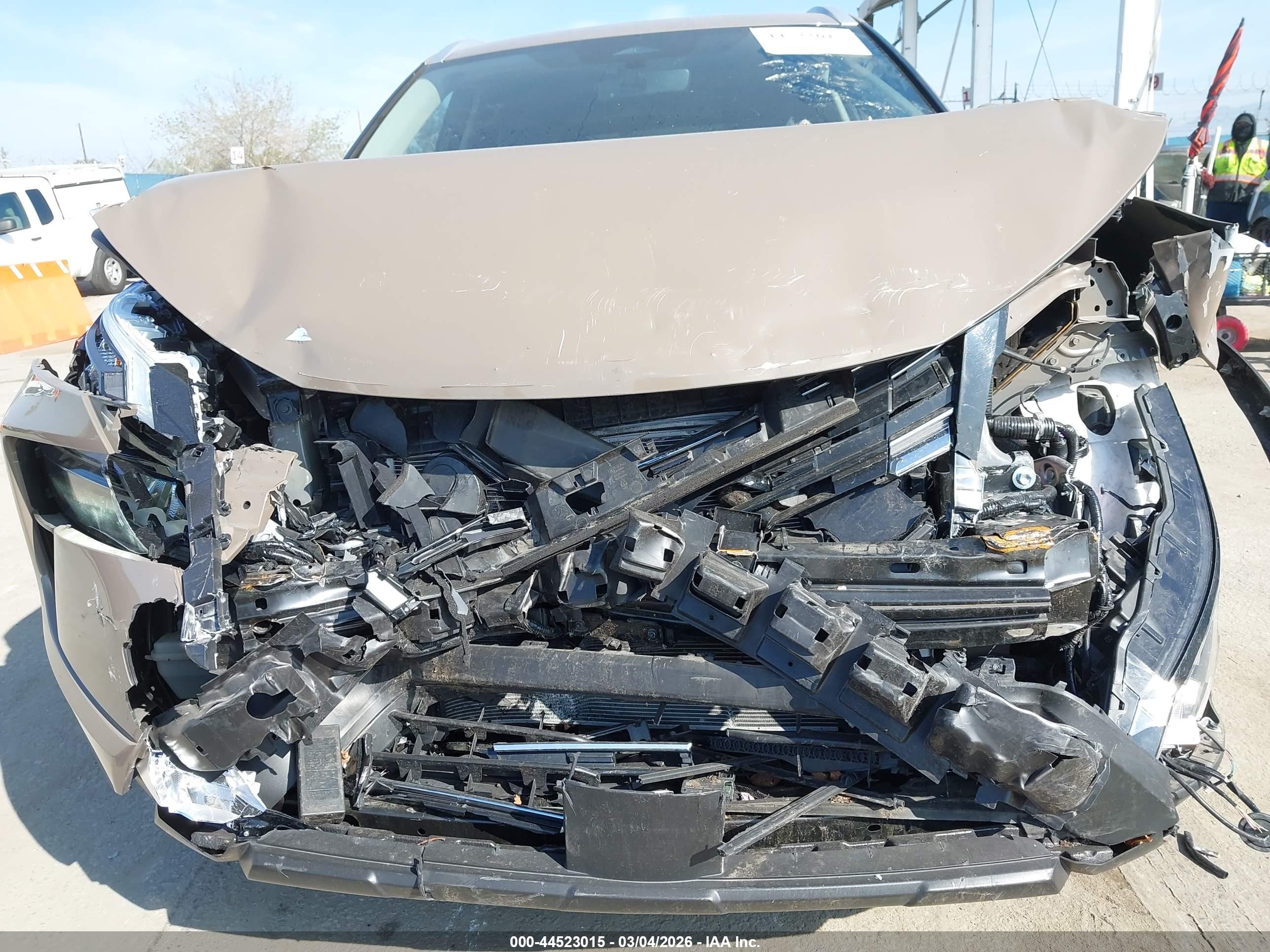 NISSAN ROGUE image 6