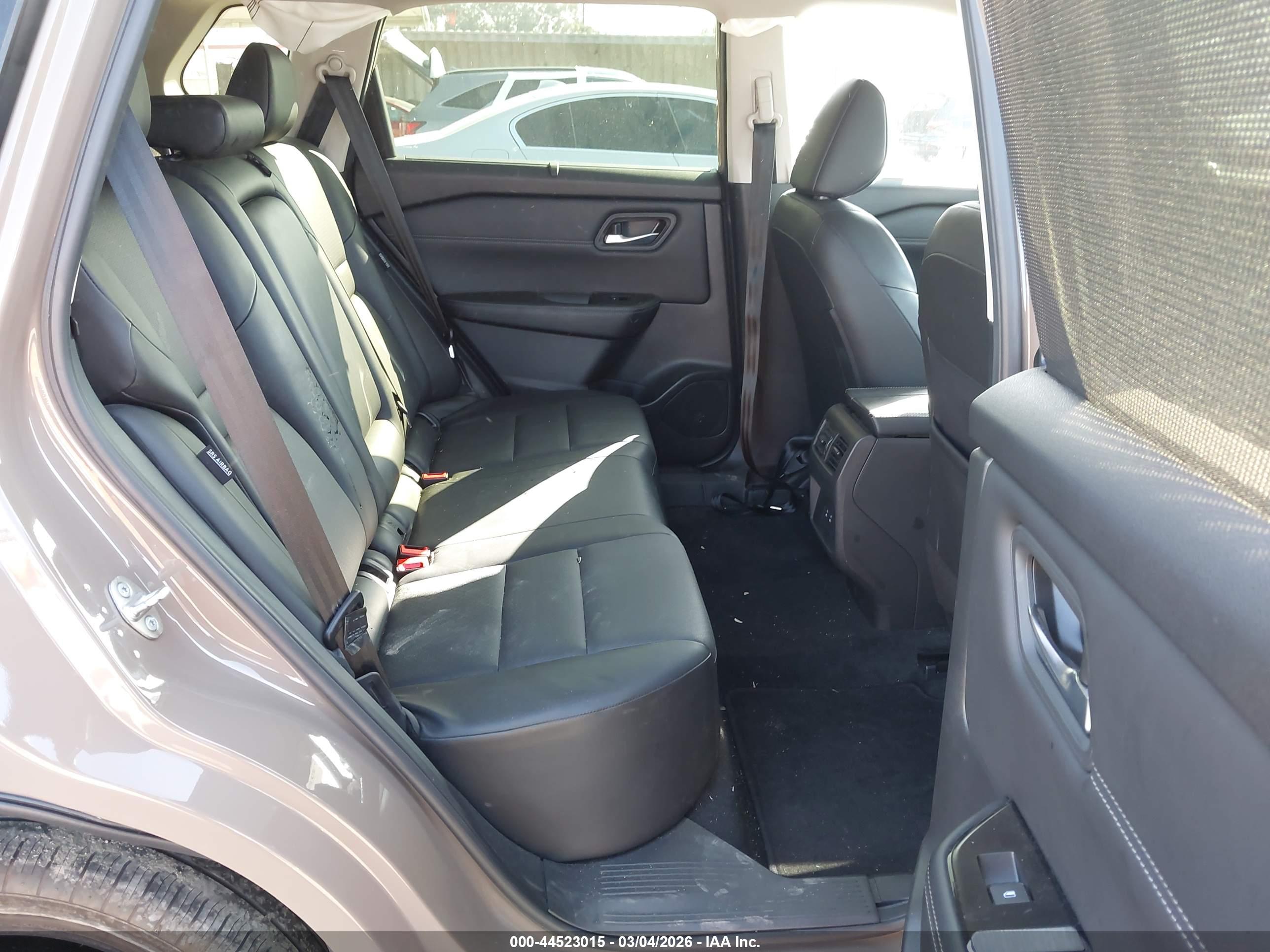 NISSAN ROGUE image 8