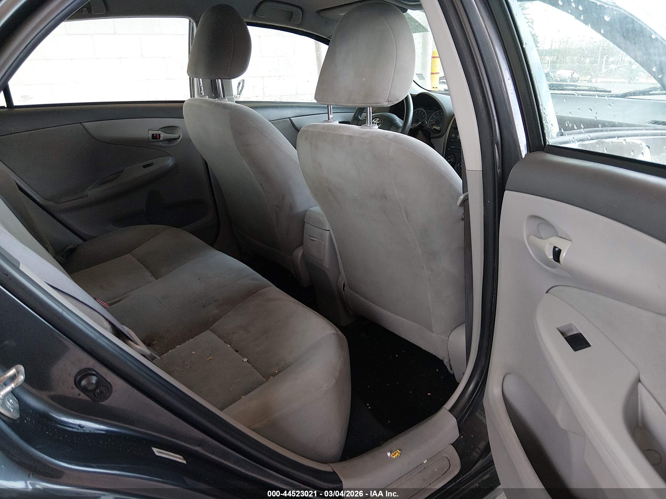 TOYOTA COROLLA image 8