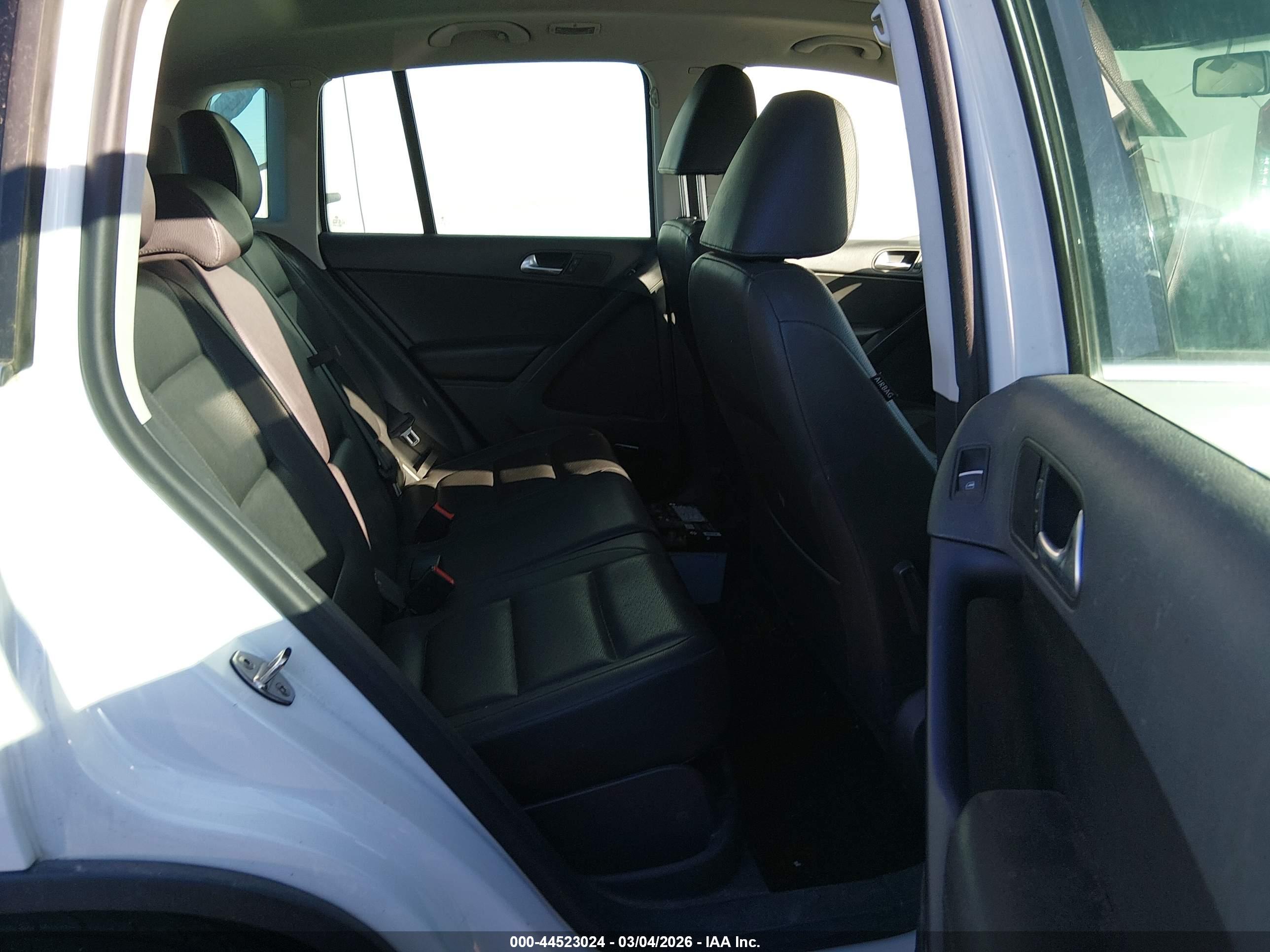 VOLKSWAGEN TIGUAN image 8