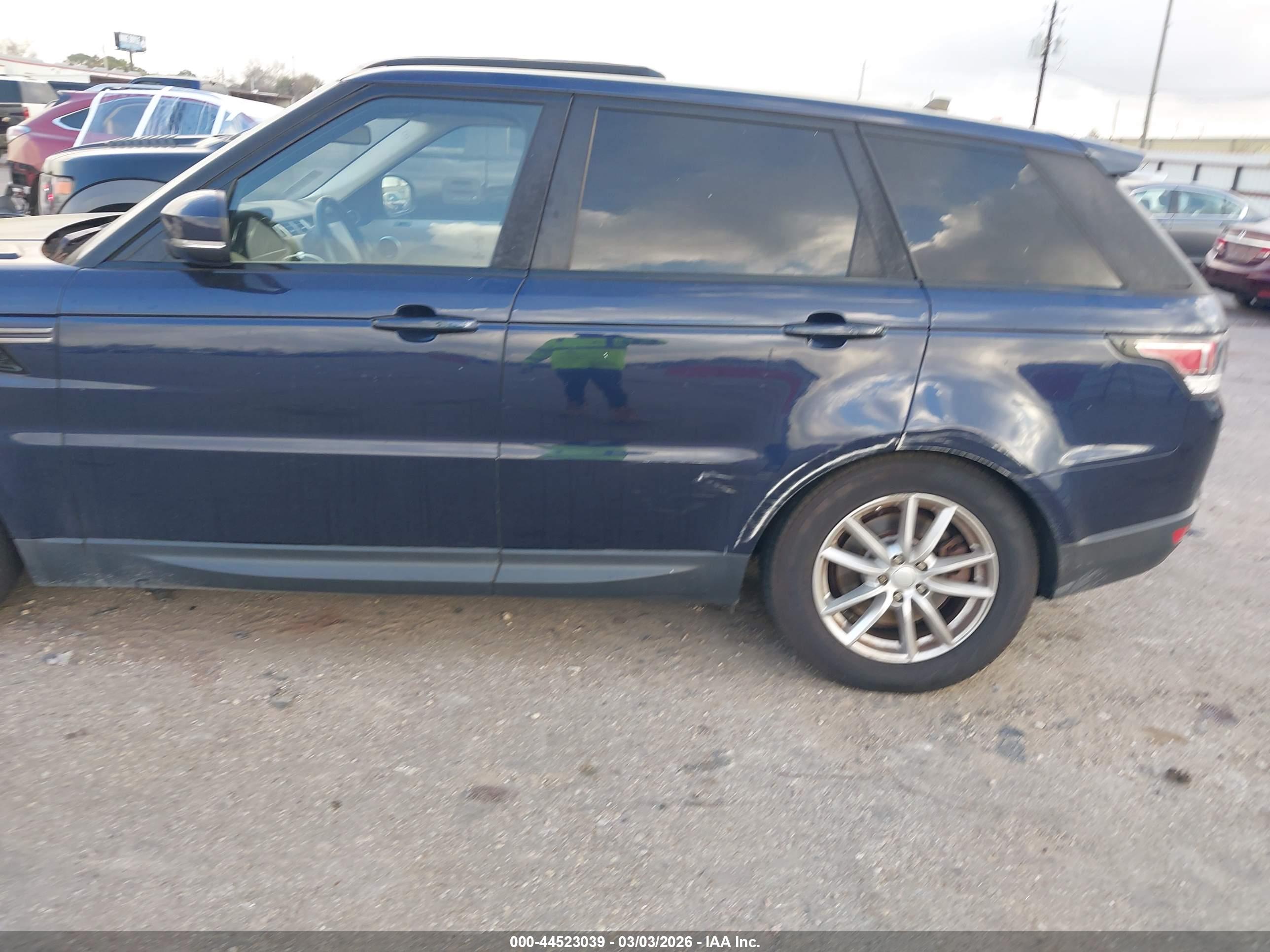 LAND ROVER image 6