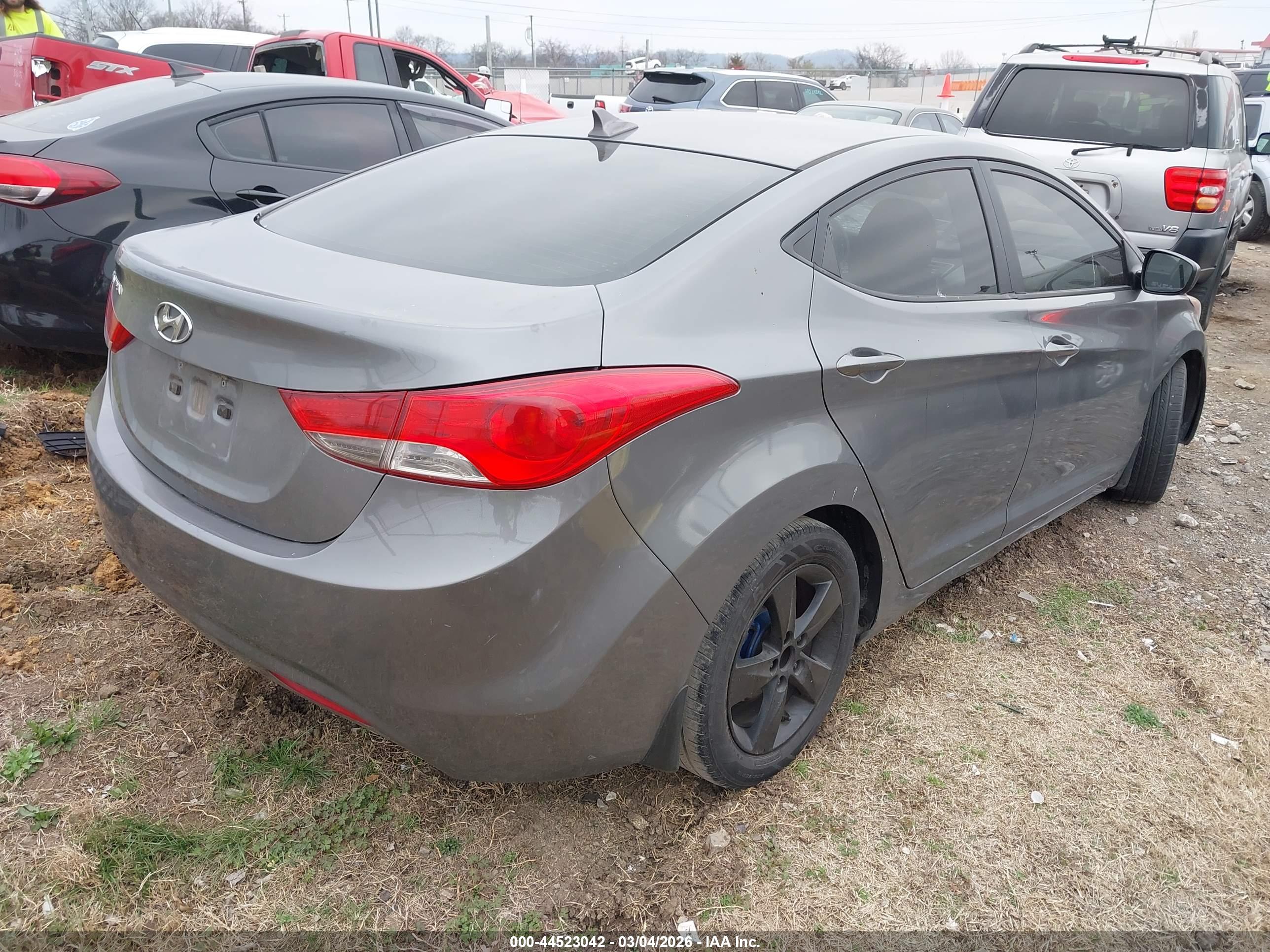 HYUNDAI ELANTRA image 4