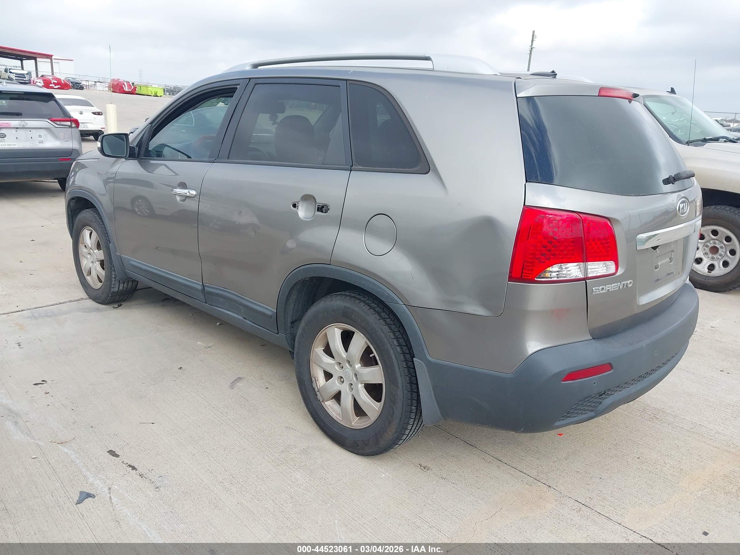 KIA SORENTO image 3