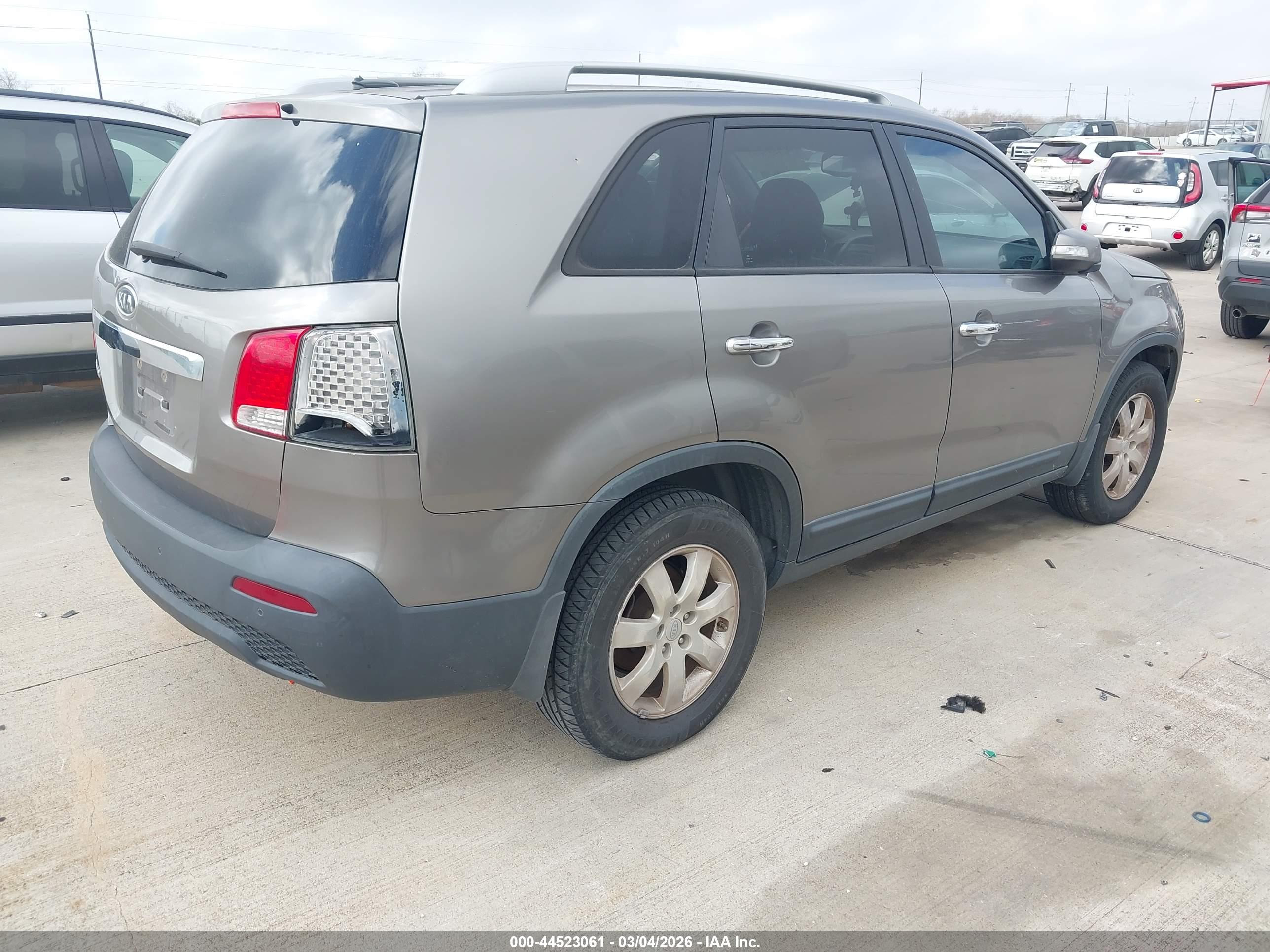 KIA SORENTO image 4