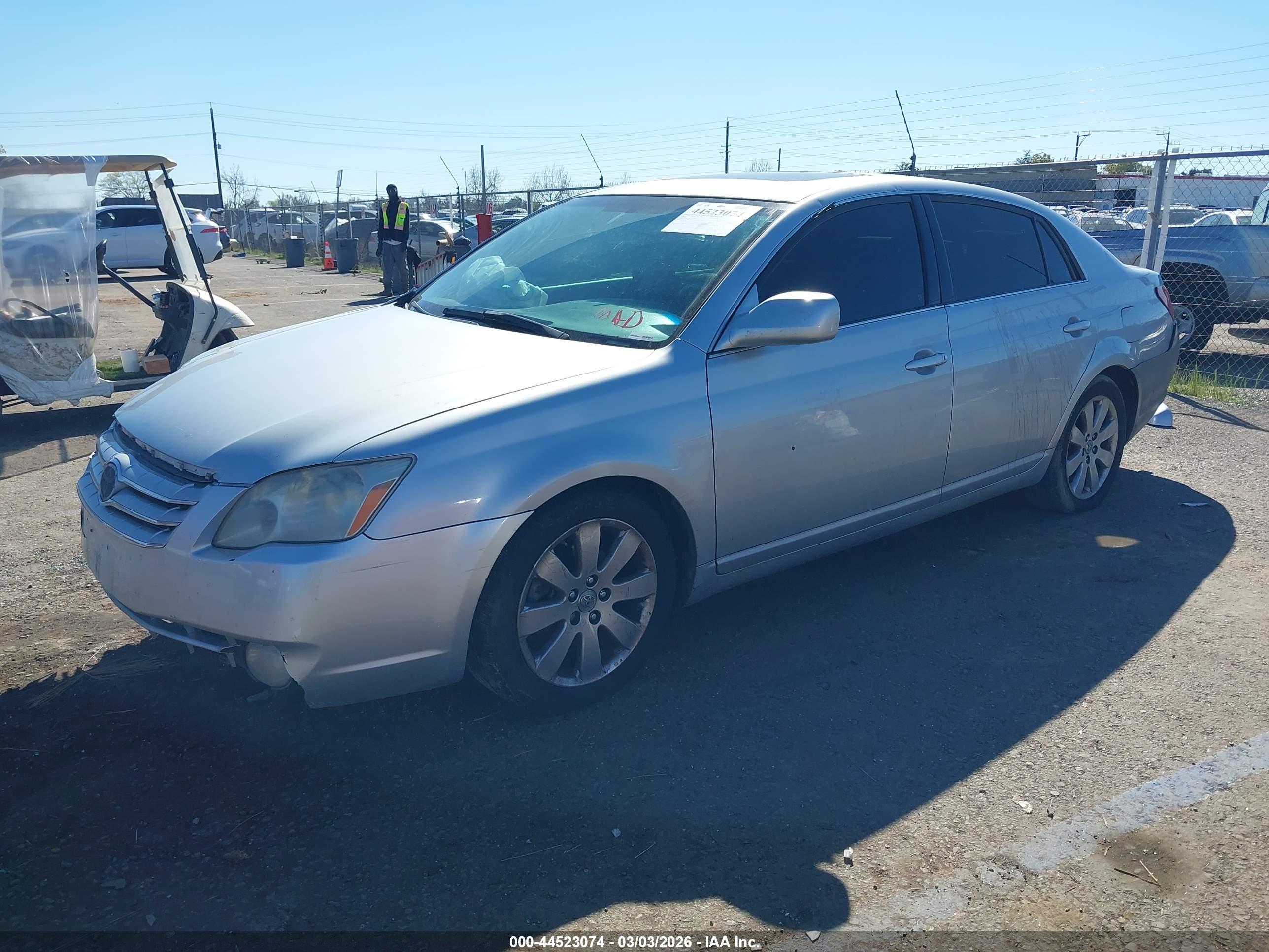 TOYOTA AVALON image 2